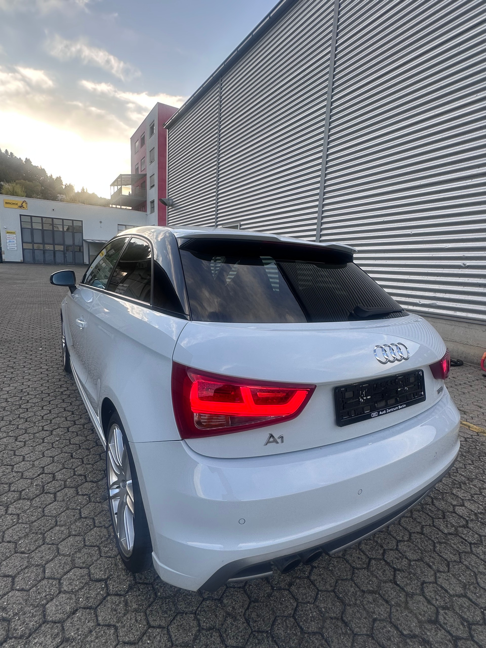 AUDI A1 Sport 1.4 TFSI Ambition S-tronic, S-Line Automat, Panoramadach, Ledersitze, ab MFK-image-6