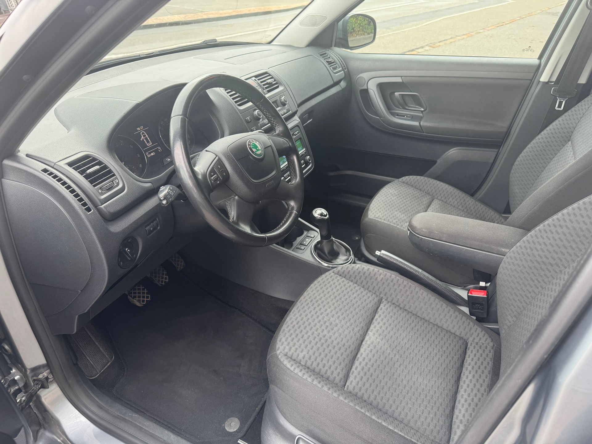 SKODA Fabia 1.2 TSI Family-image-6