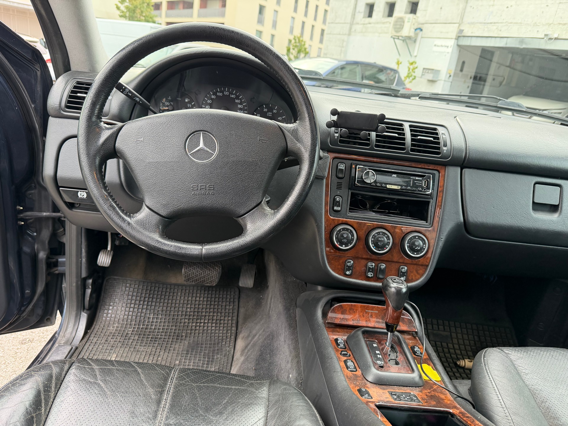 MERCEDES-BENZ ML 270 CDI-image-12