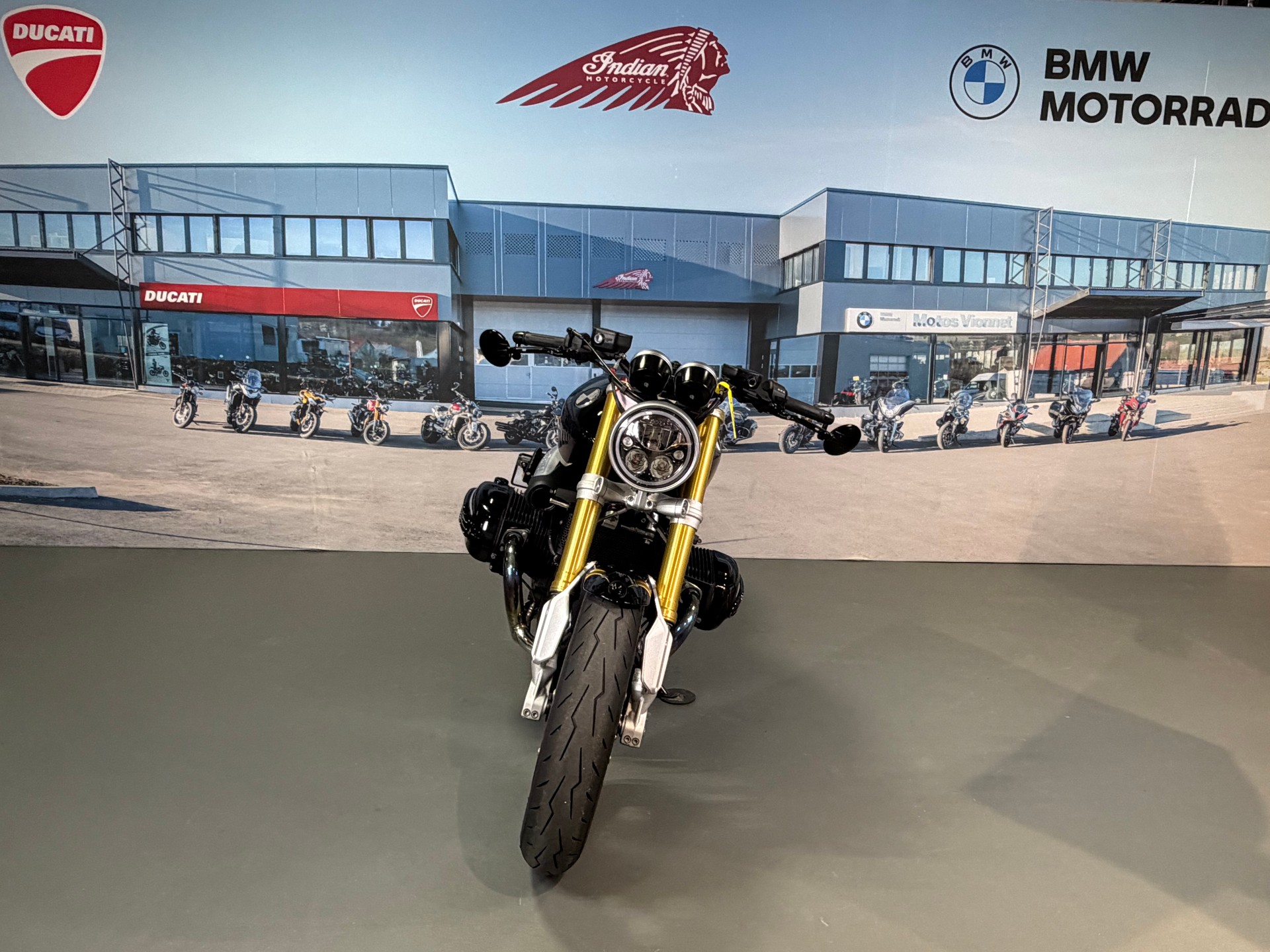 BMW R nineT ABS-image-1