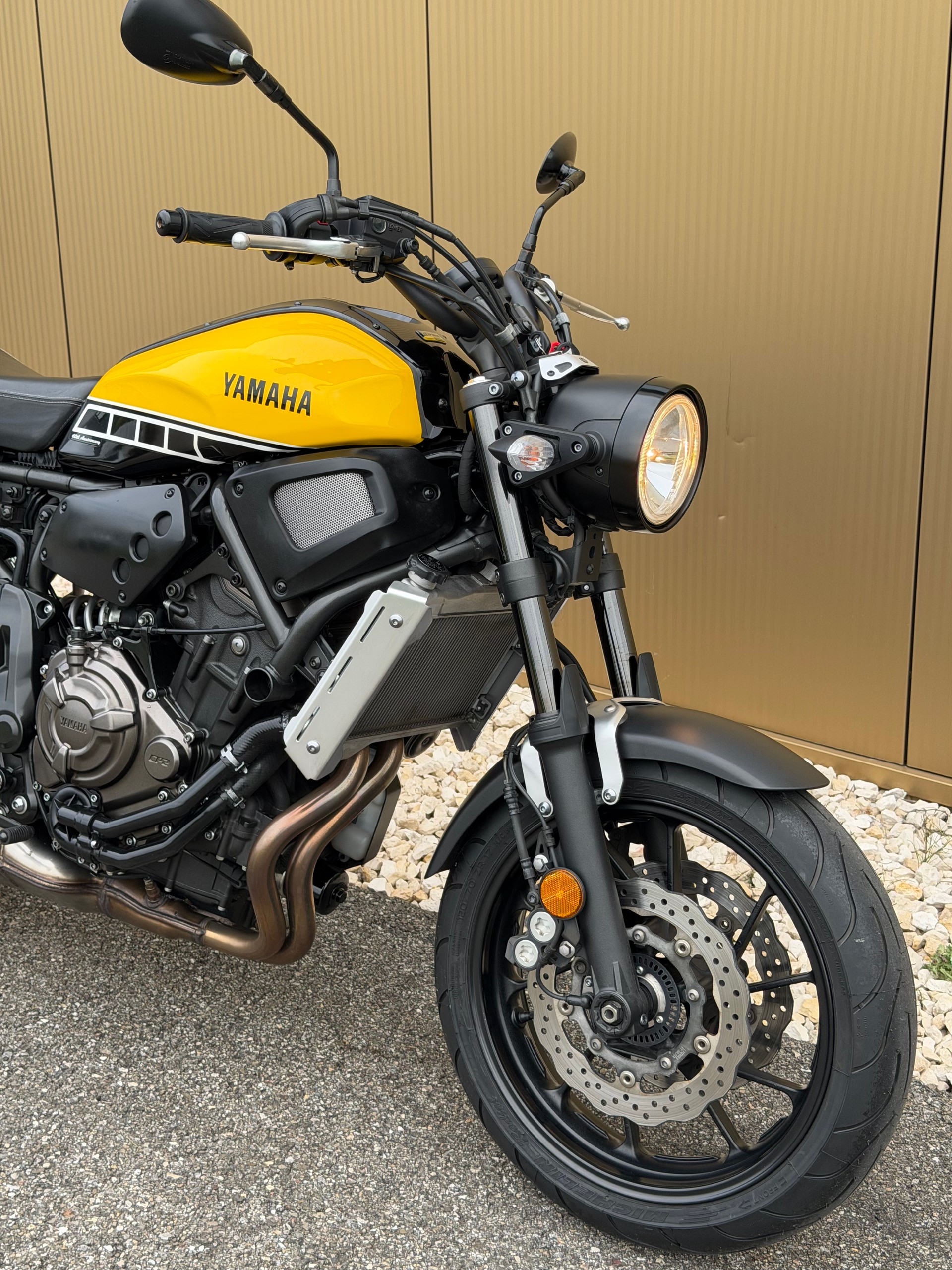 YAMAHA XSR 700-image-1
