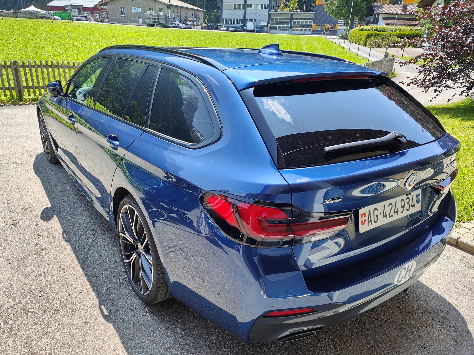 BMW 540i xDrive 48V Touring M Sport Pro Steptronic-image-3