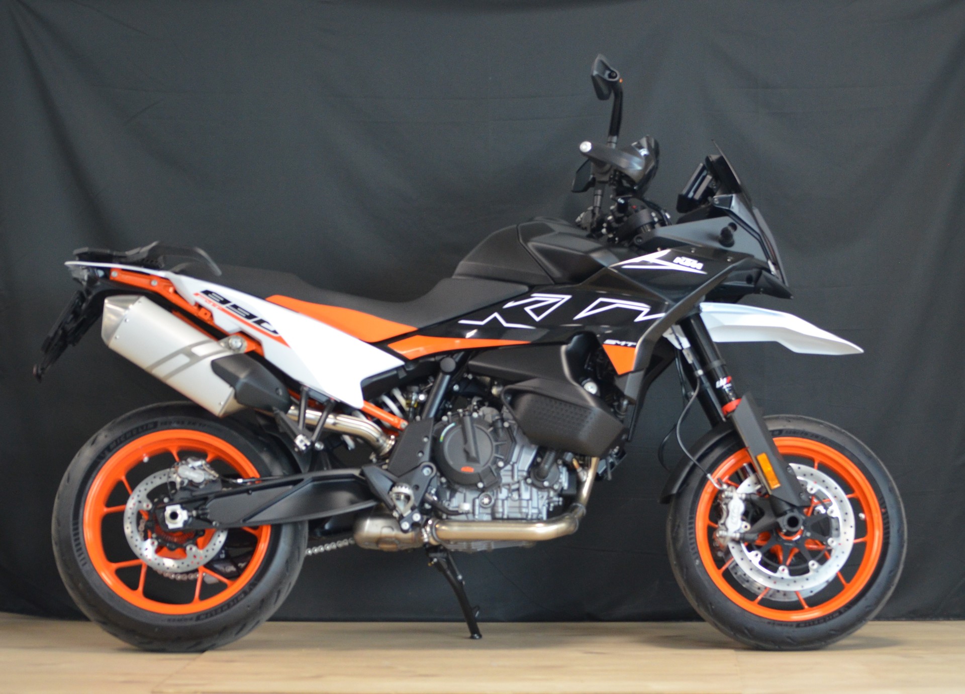 KTM 890 SMT-image-4