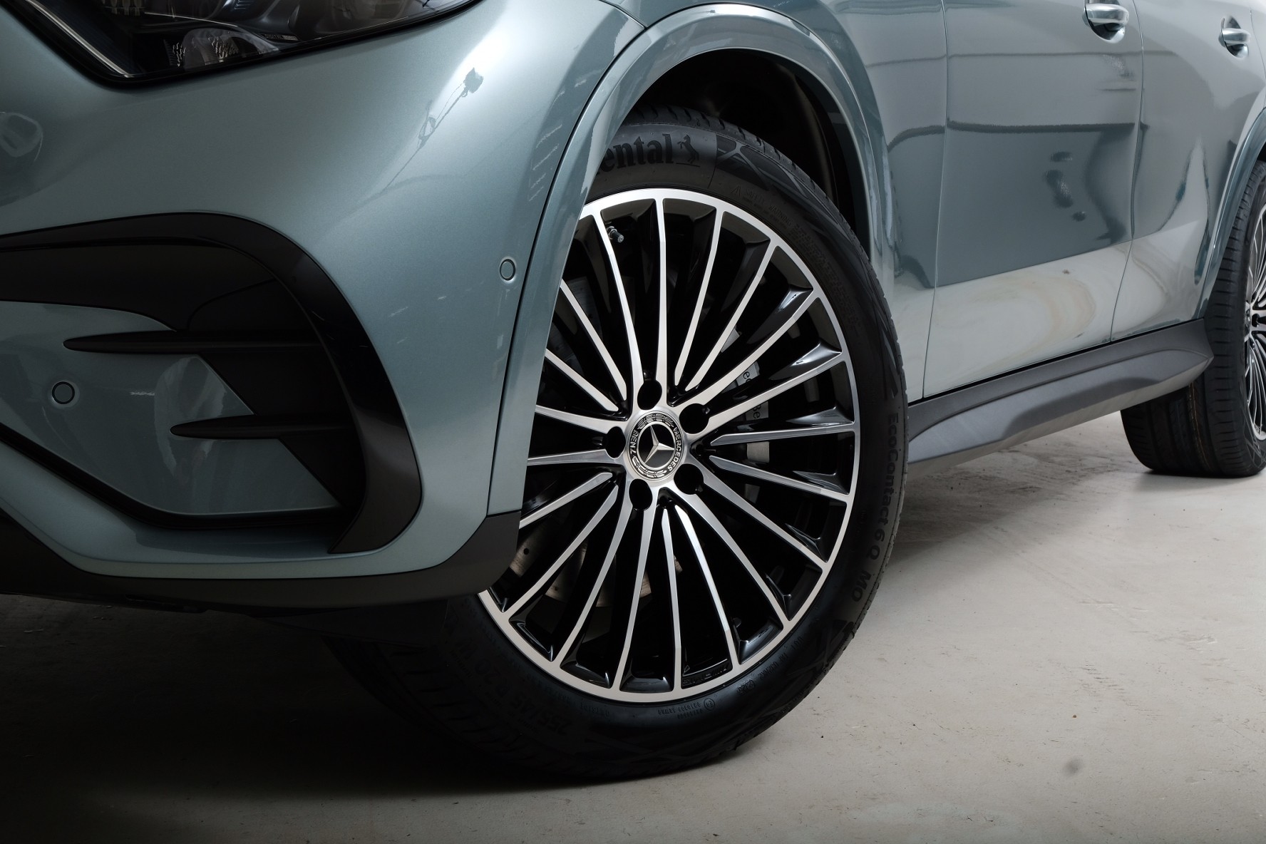 MERCEDES-BENZ GLC 300 4Matic 9G-Tronic-showroom-element-2