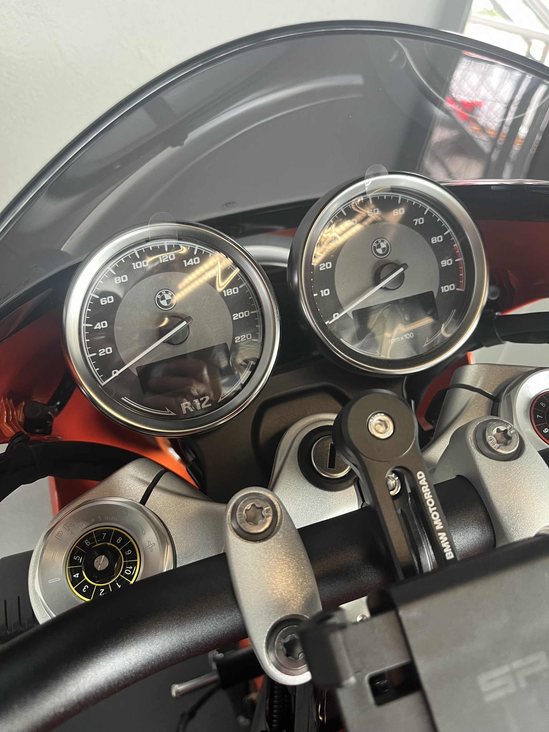 BMW R 12 nine T-image-9