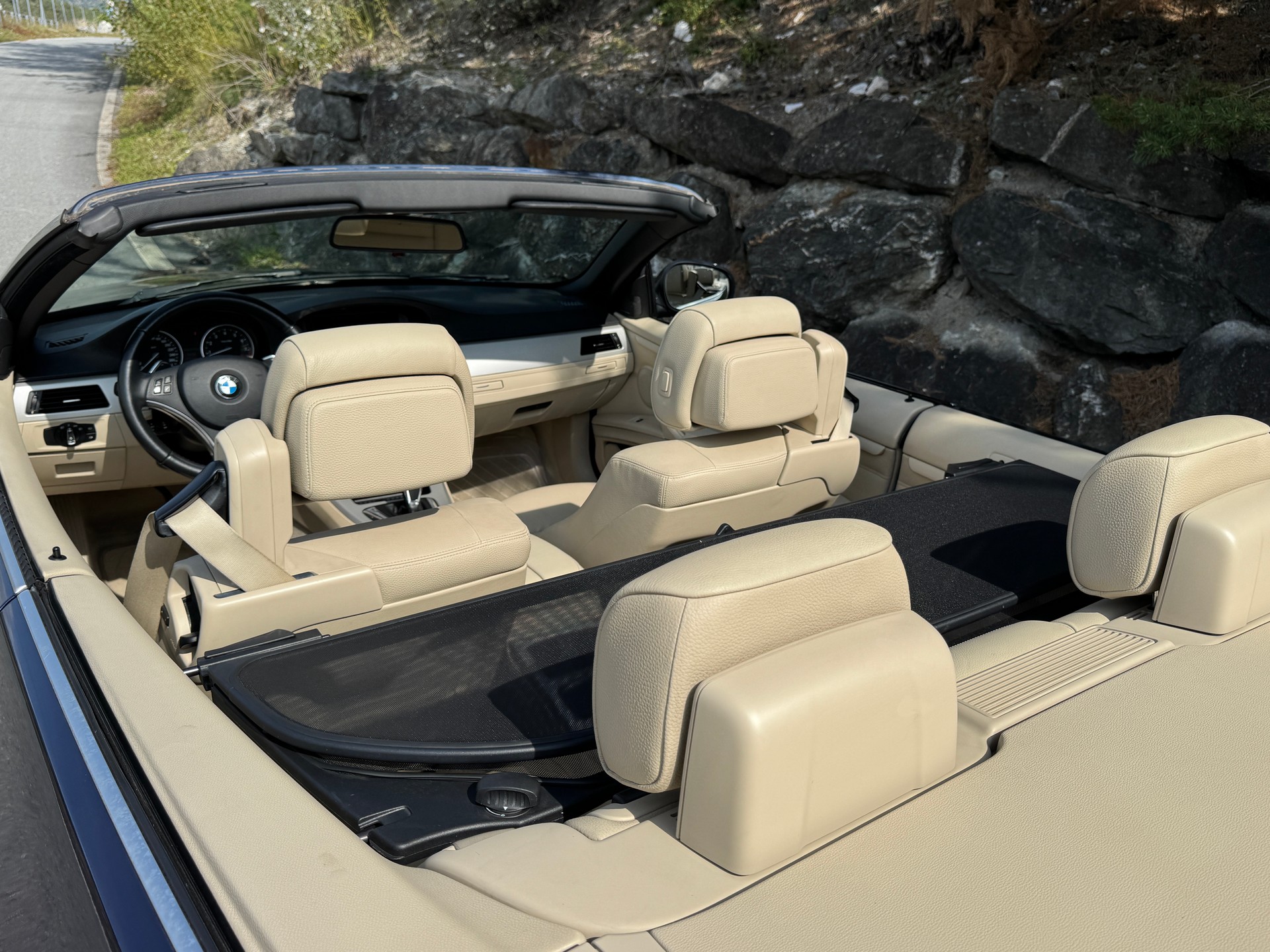 BMW 335i Cabriolet DSG-image-17