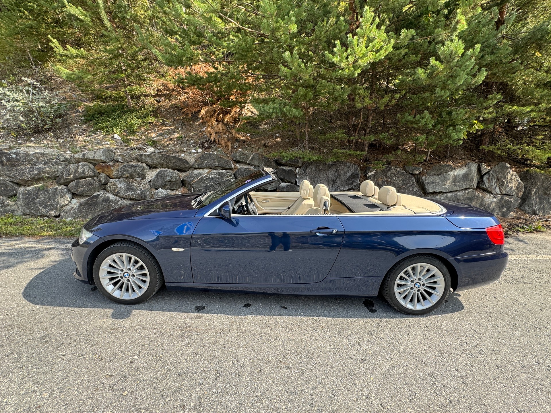 BMW 335i Cabriolet DSG-image-15