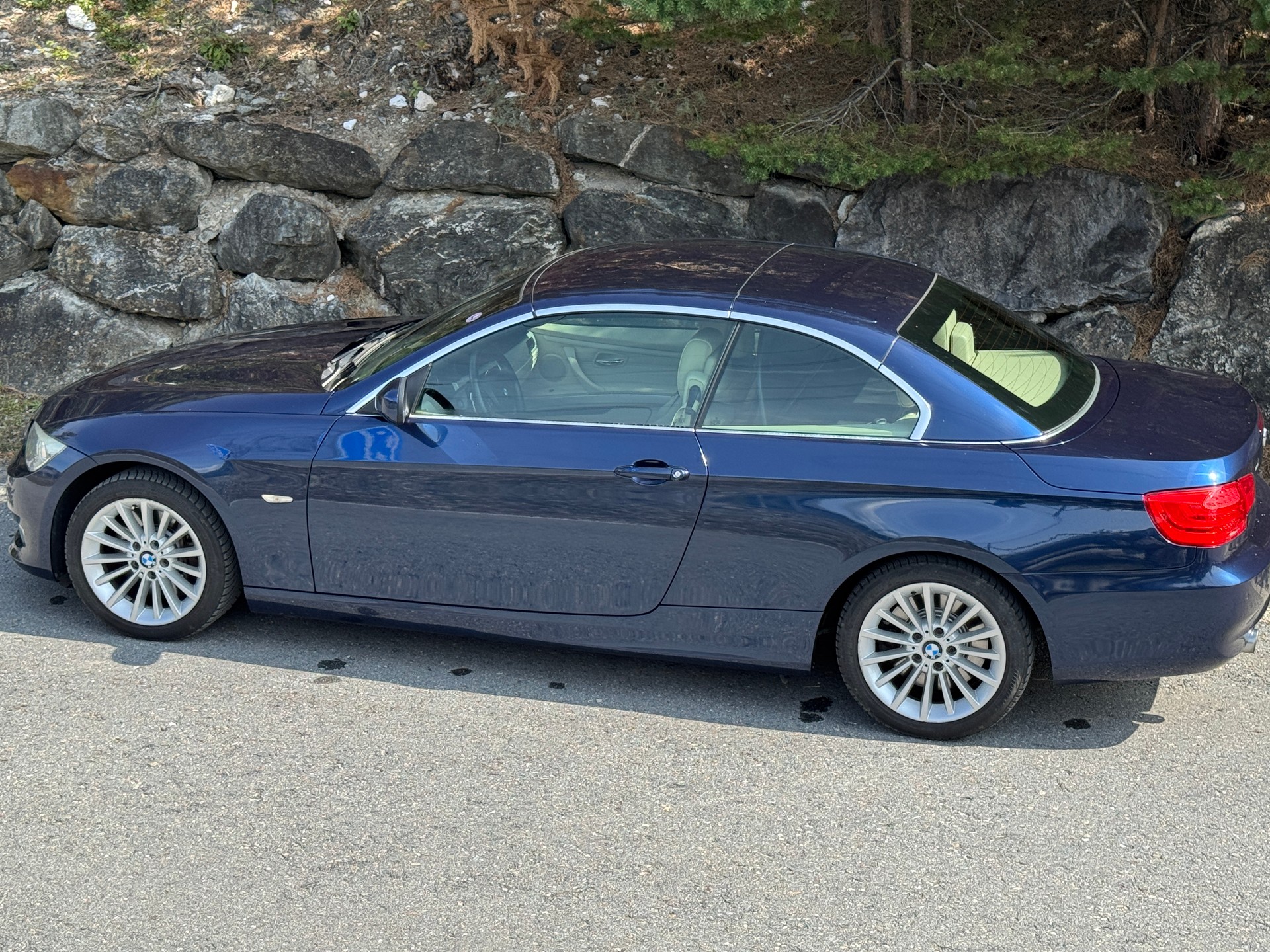 BMW 335i Cabriolet DSG-image-11