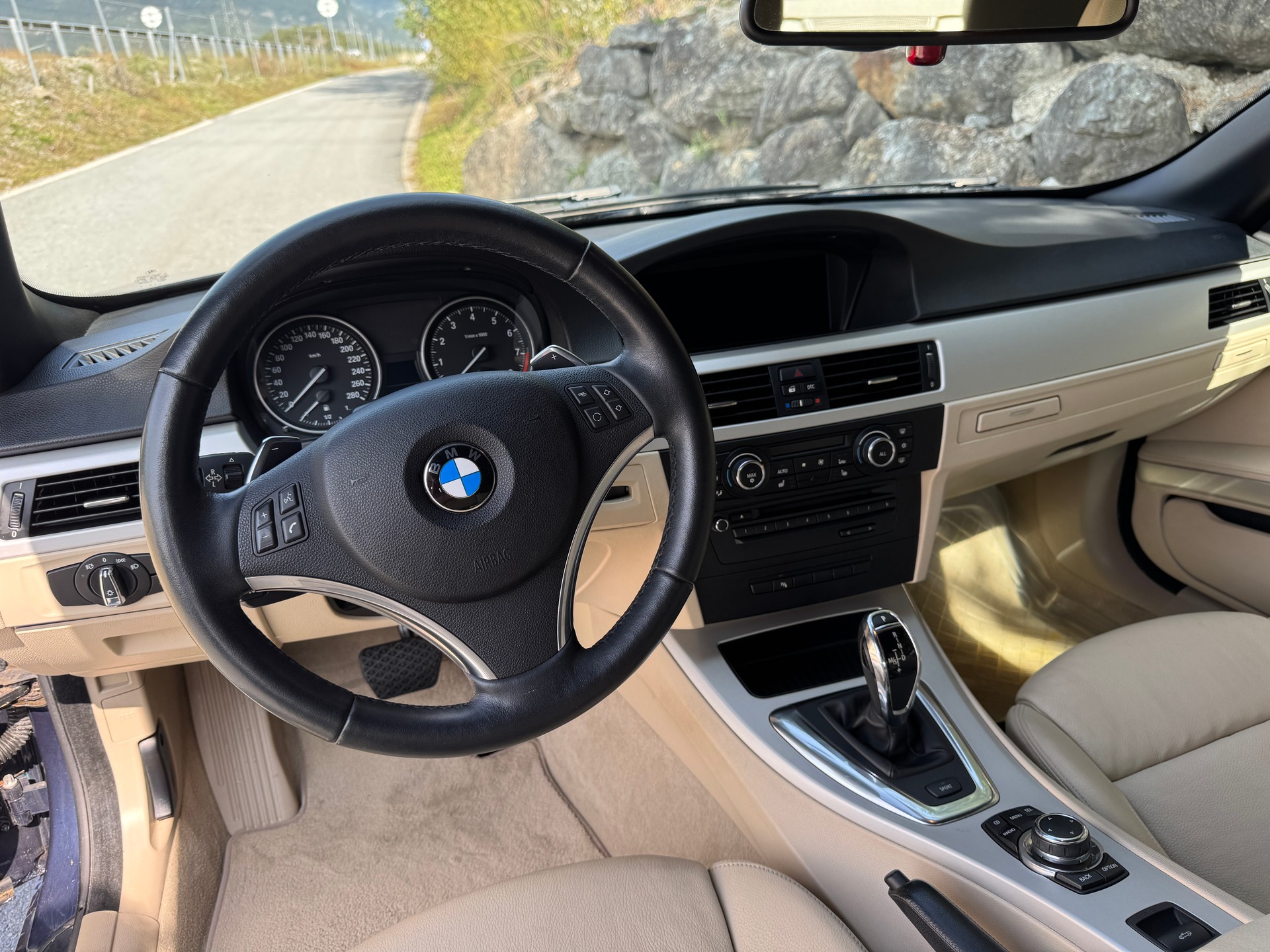 BMW 335i Cabriolet DSG-image-9