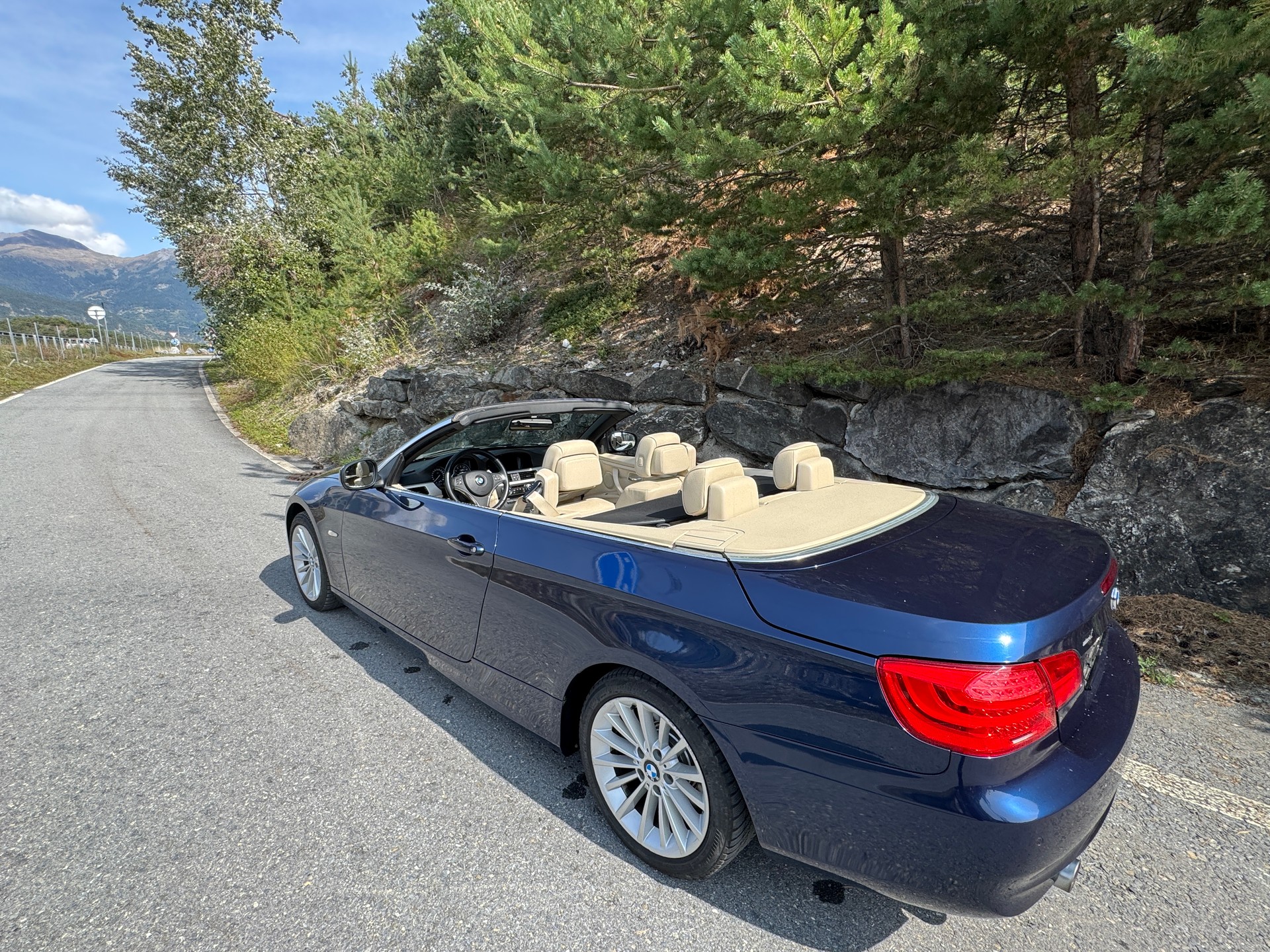 BMW 335i Cabriolet DSG-image-16