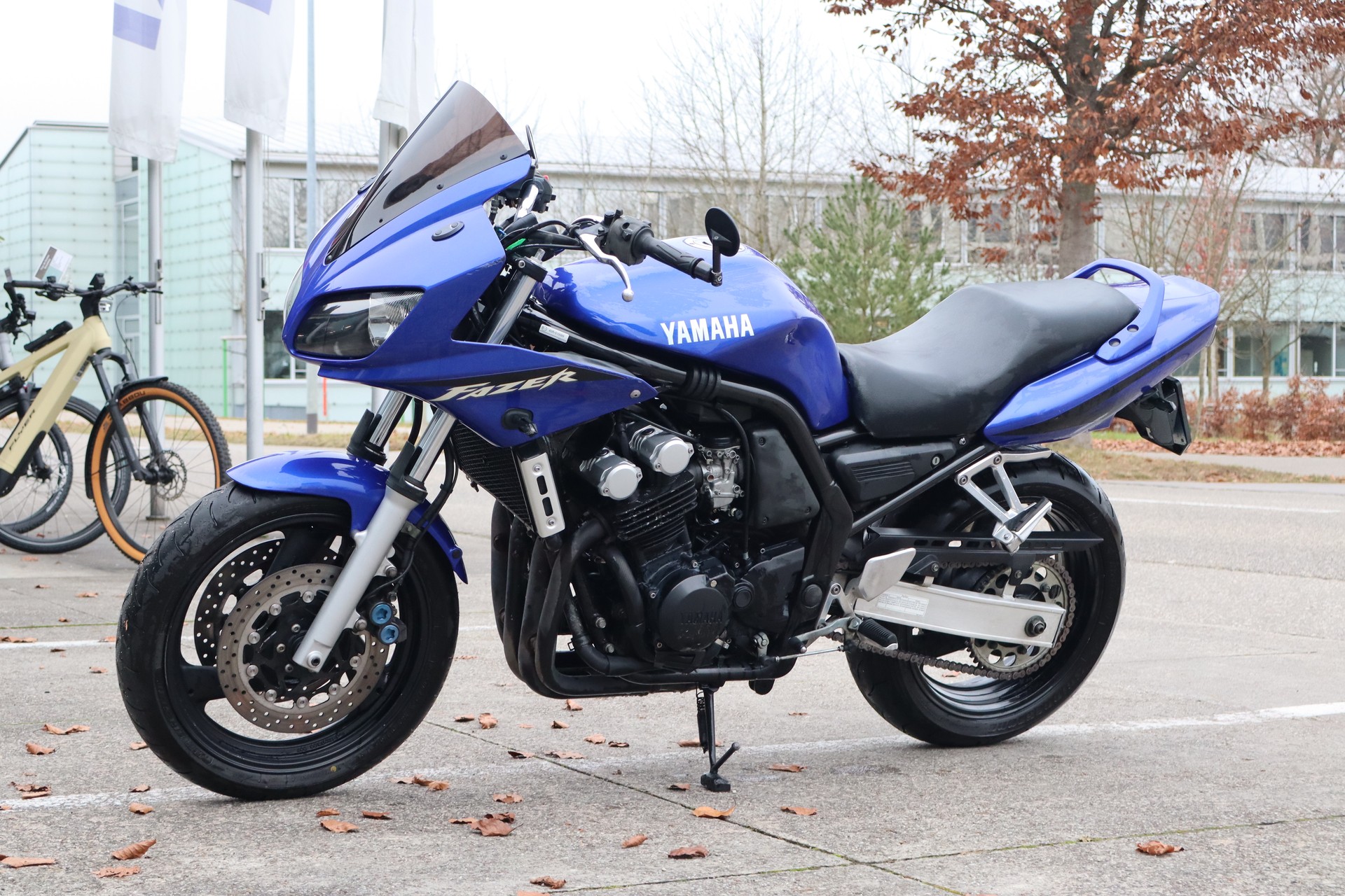 YAMAHA FZS 600 Fazer-image-4