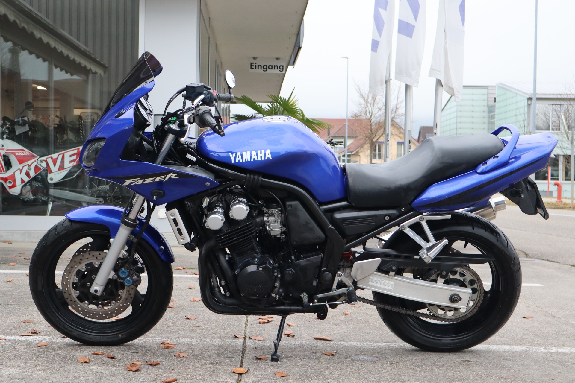 YAMAHA FZS 600 Fazer-showroom-element-3