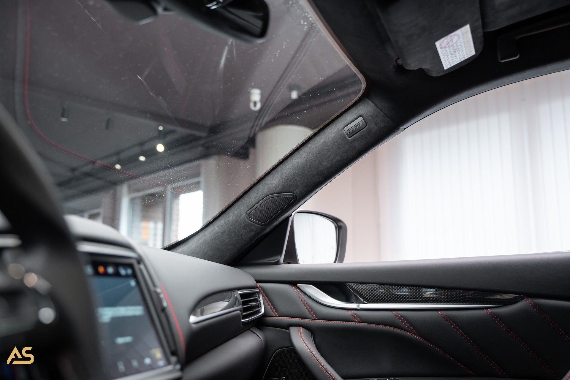 MASERATI Levante 3.8 V8 Trofeo Q4 *Traumausstattung* Carbon-Paket-image-27