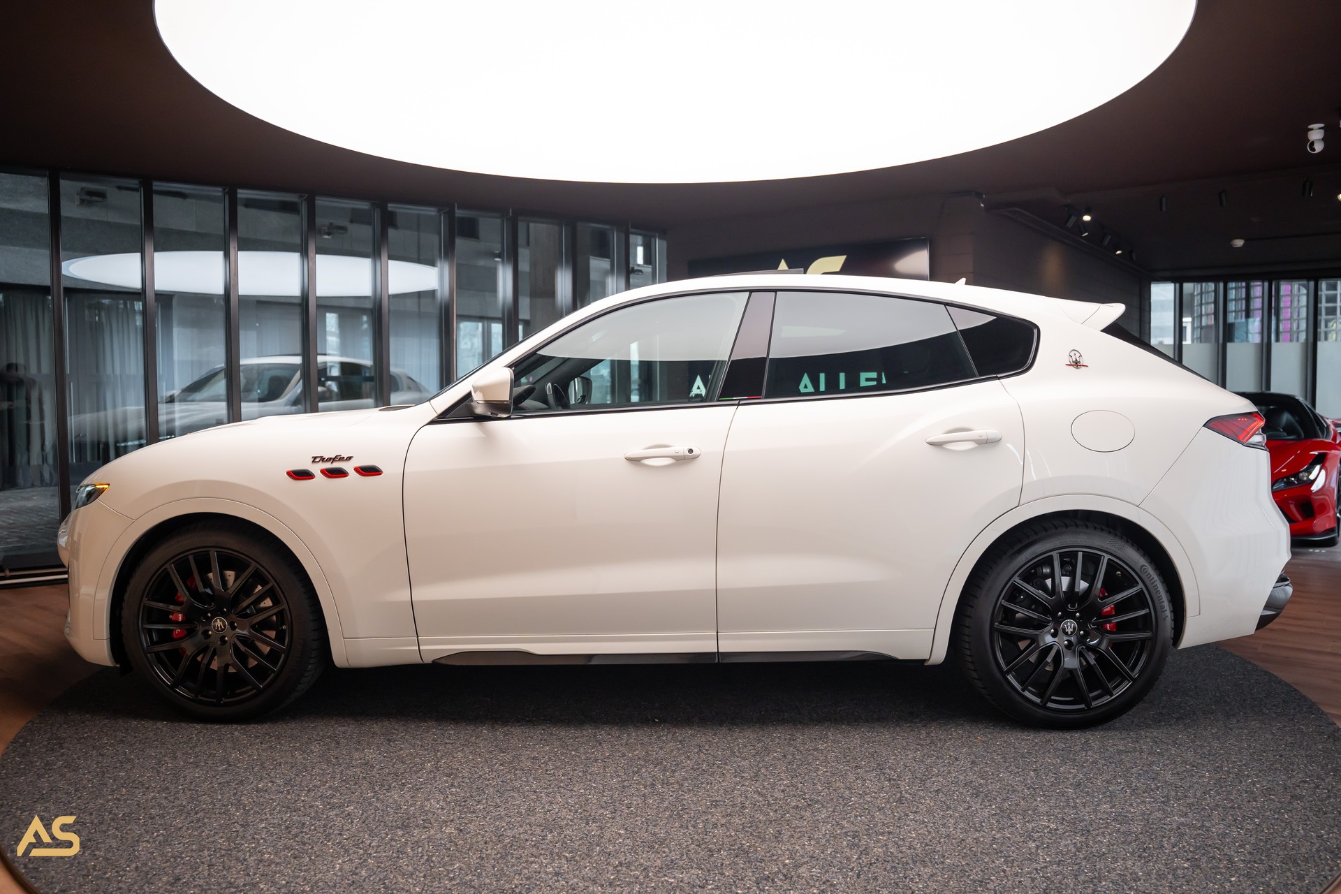 MASERATI Levante 3.8 V8 Trofeo Q4 *Traumausstattung* Carbon-Paket-showroom-element-1