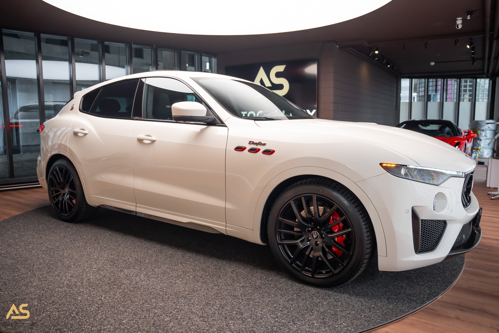 MASERATI Levante 3.8 V8 Trofeo Q4 *Traumausstattung* Carbon-Paket-image-13