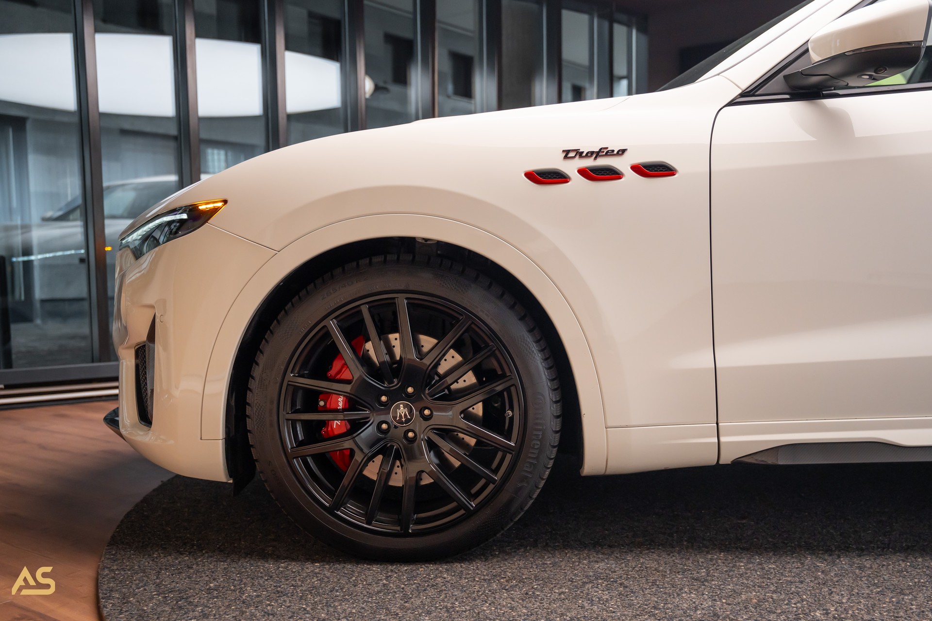 MASERATI Levante 3.8 V8 Trofeo Q4 *Traumausstattung* Carbon-Paket-showroom-element-2