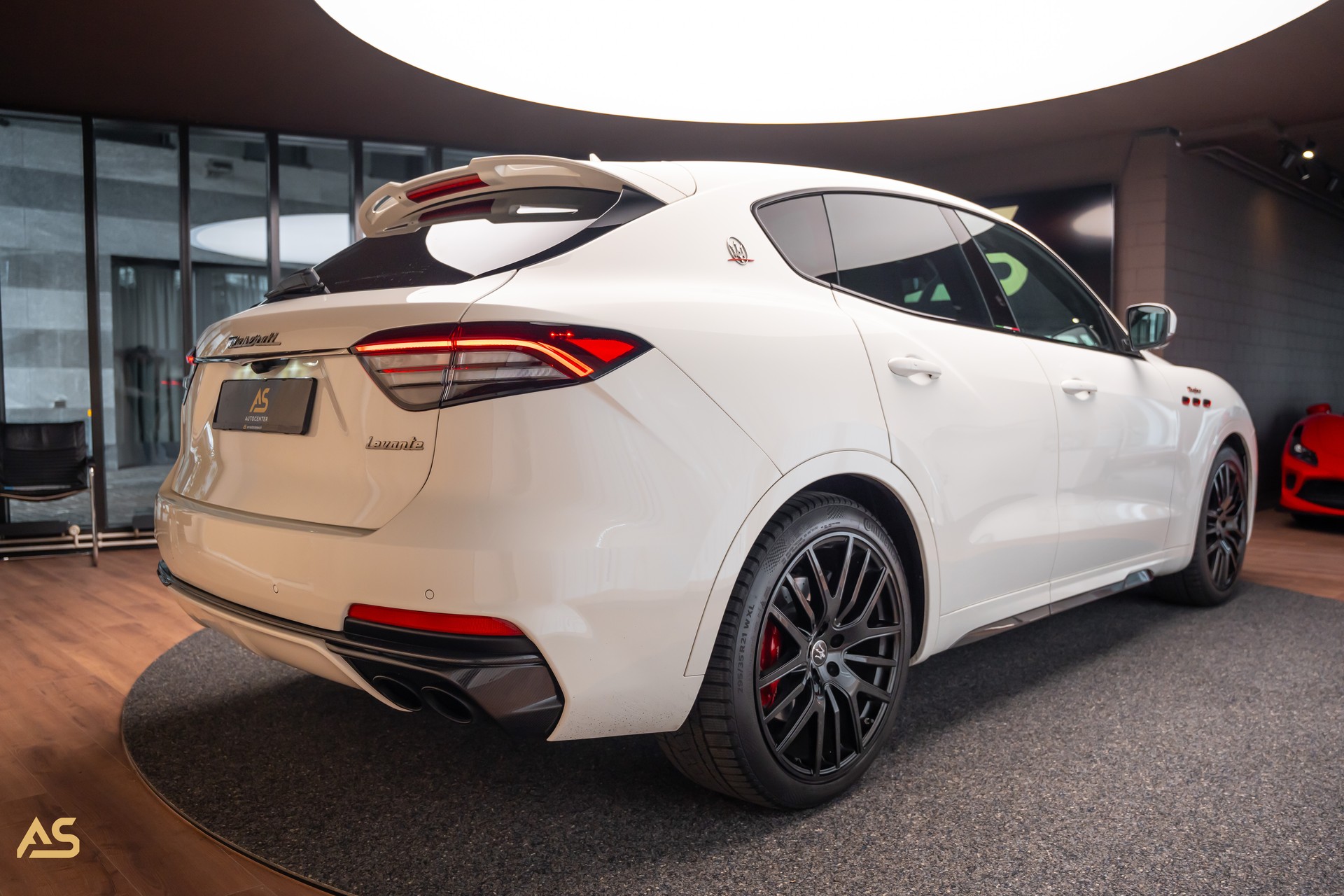 MASERATI Levante 3.8 V8 Trofeo Q4 *Traumausstattung* Carbon-Paket-image-9