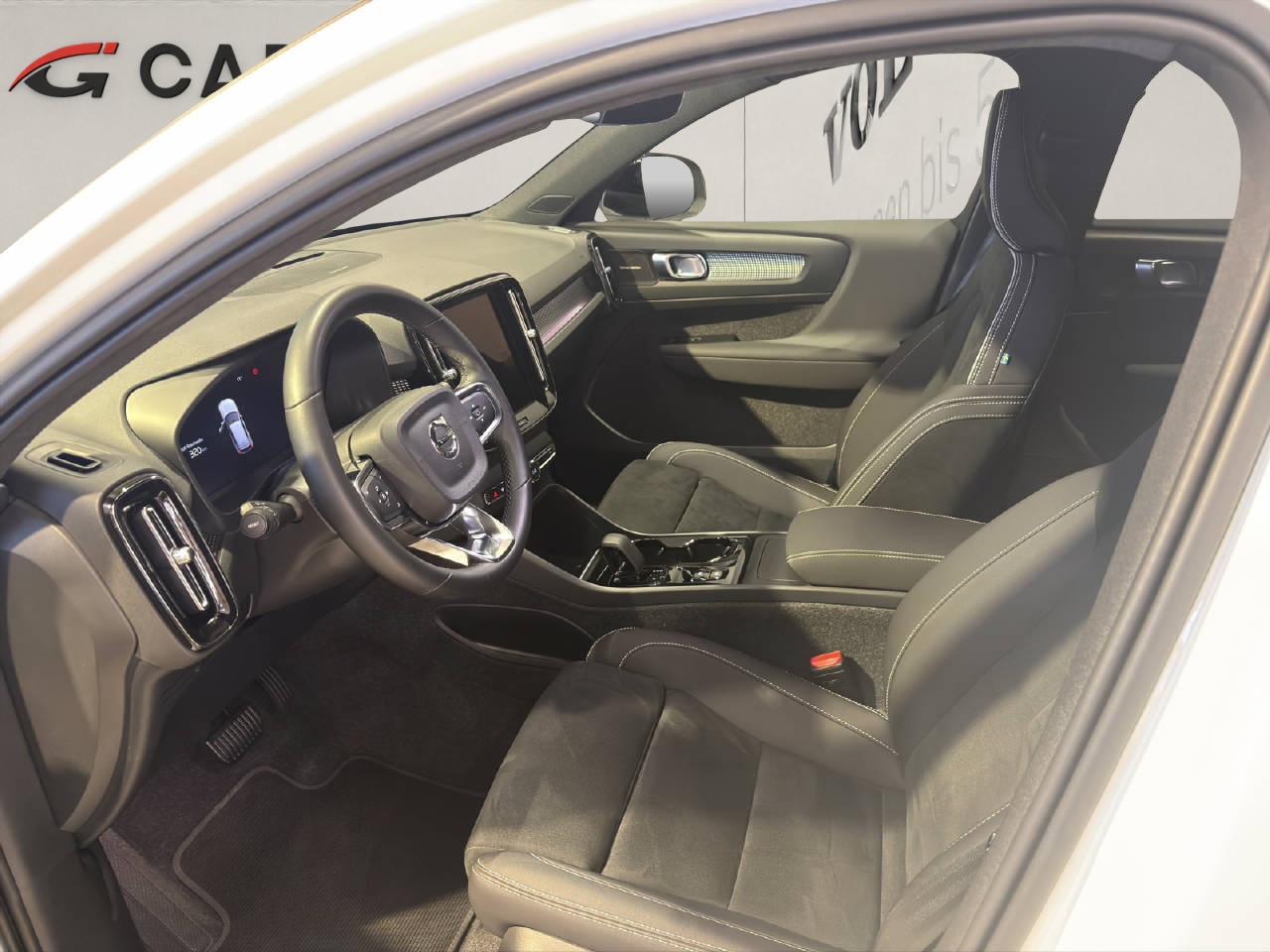 VOLVO XC40 2.0 B3 MH Plus Dark-image-5