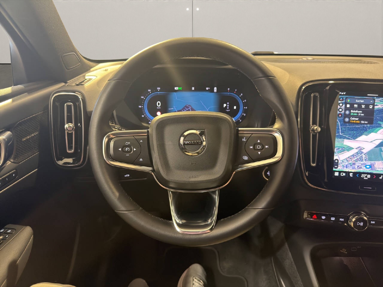 VOLVO XC40 2.0 B3 MH Plus Dark-image-9