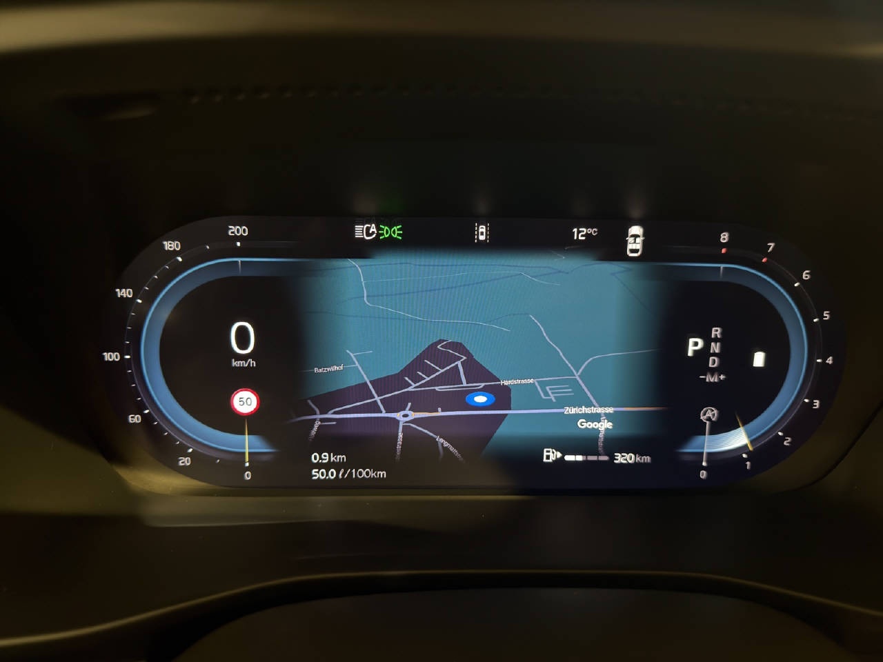 VOLVO XC40 2.0 B3 MH Plus Dark-image-8