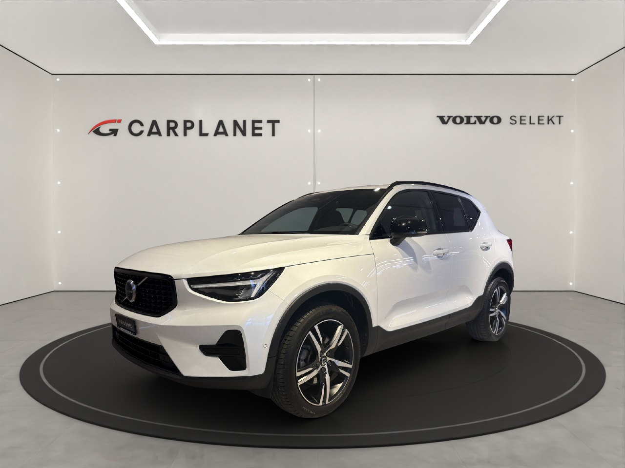 VOLVO XC40 2.0 B3 MH Plus Dark