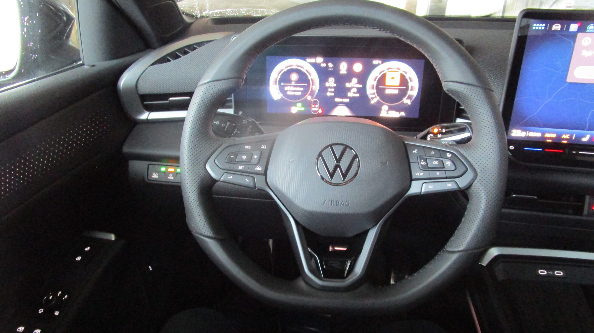 VW T-Roc 1.5 eTSI mHEV R-Line DSG-image-11
