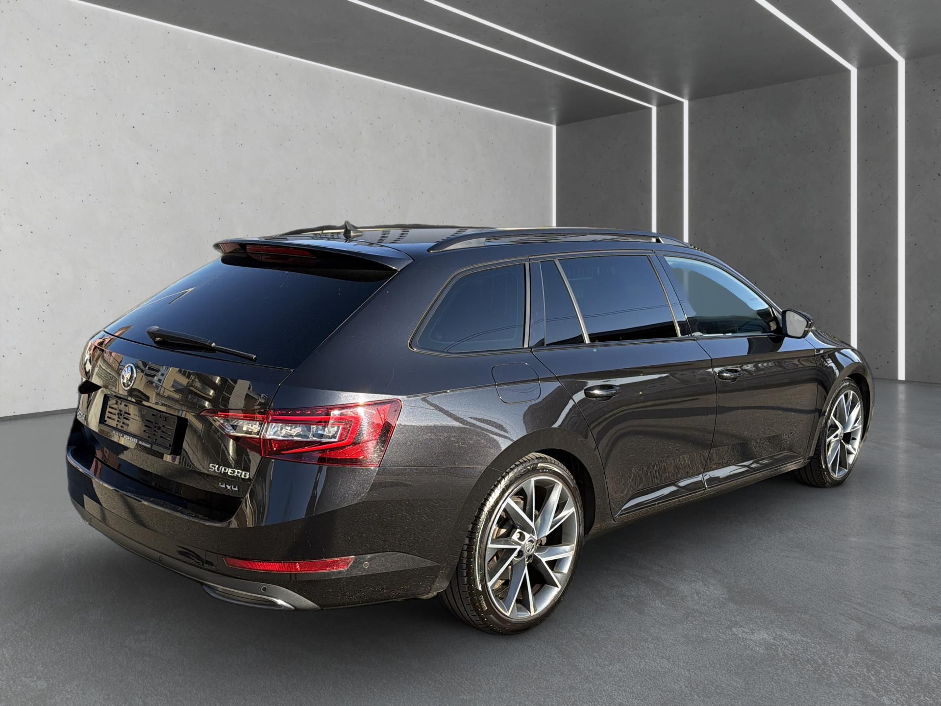 SKODA Superb Combi 2.0 TDi SportLine+ 4x4 DSG-image-5