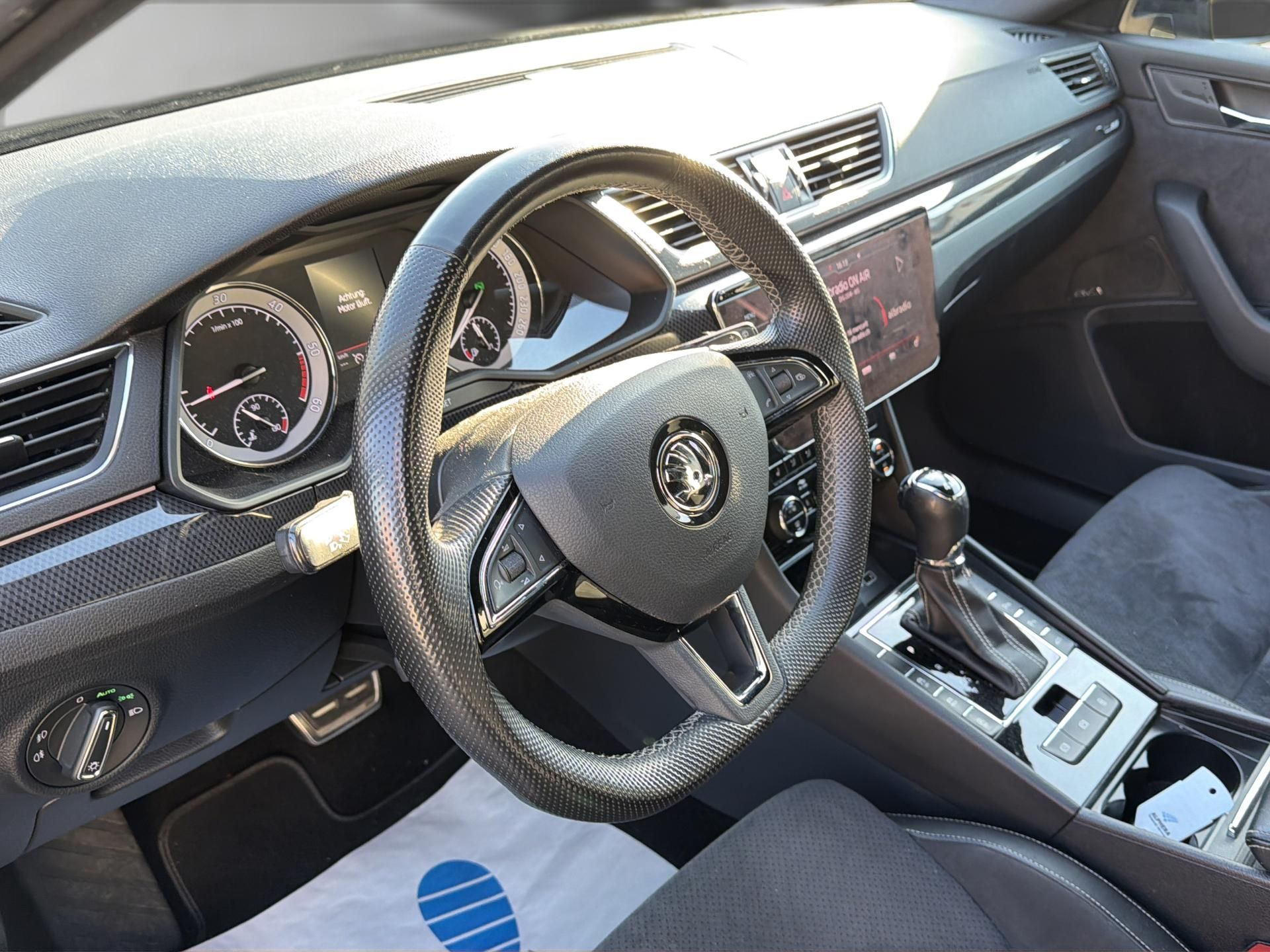 SKODA Superb Combi 2.0 TDi SportLine+ 4x4 DSG-image-10