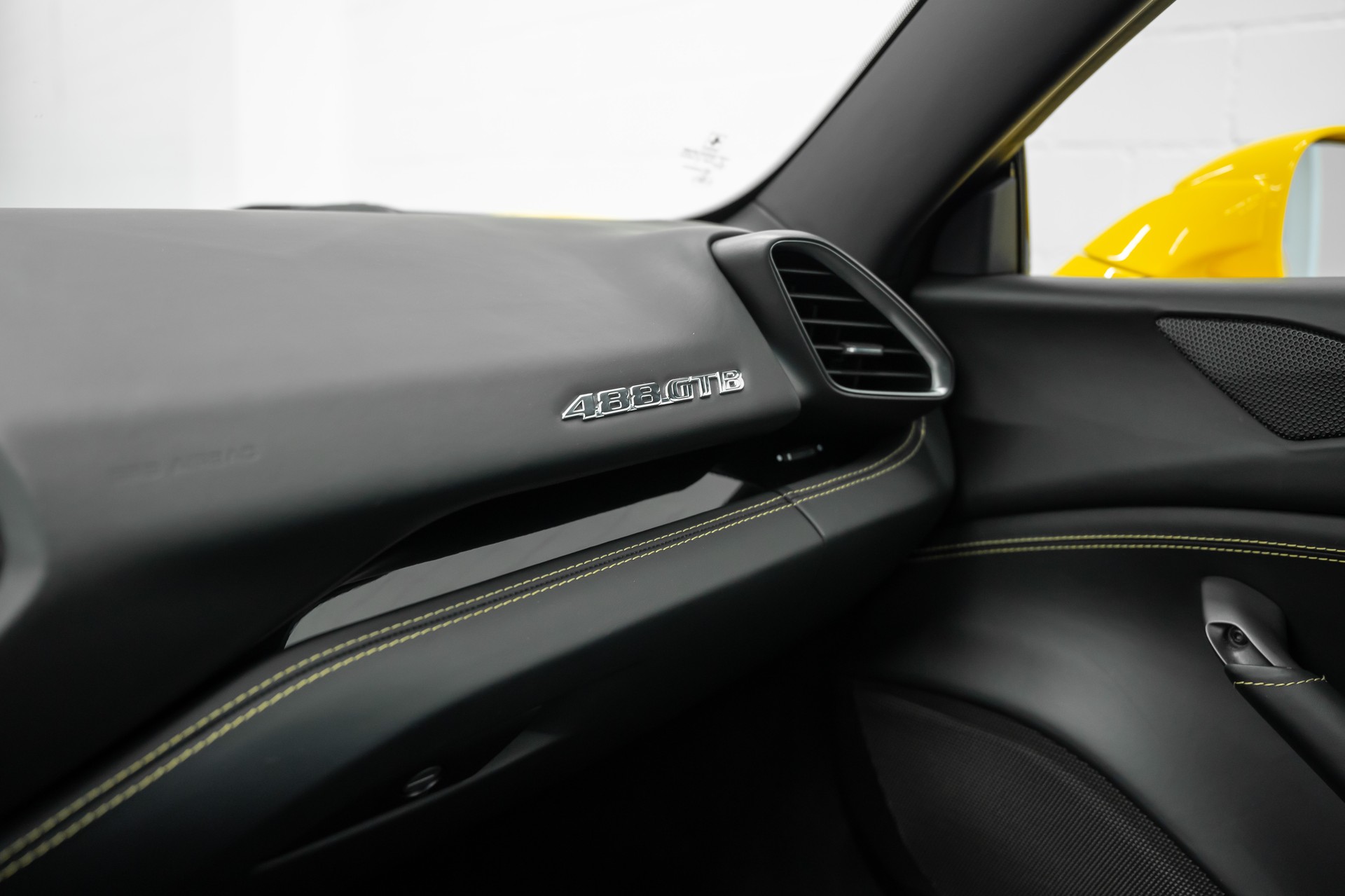 FERRARI 488 GTB 3.9 V8-image-21