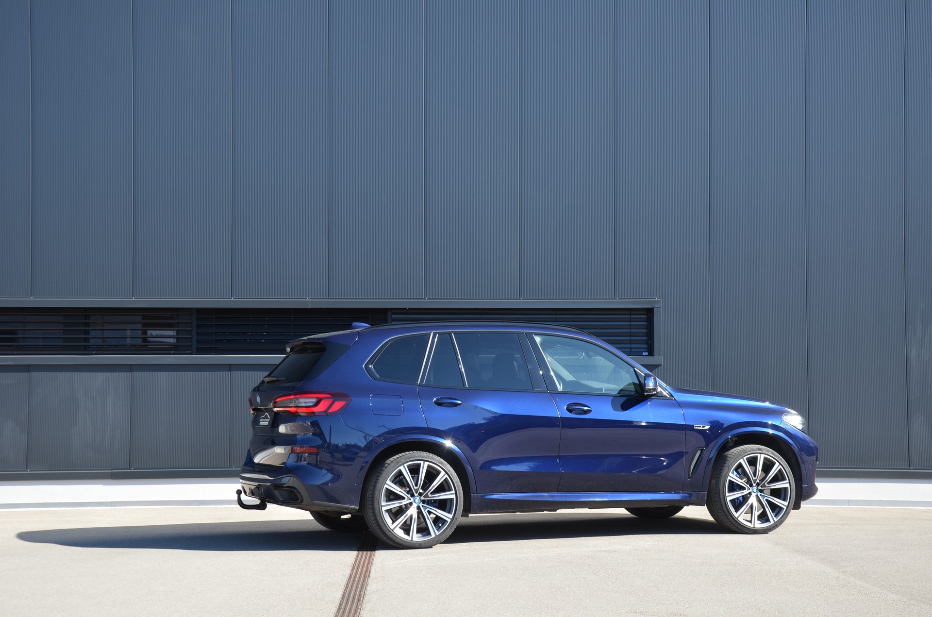 BMW X5 xDrive45e M Sport Steptronic-showroom-element-3