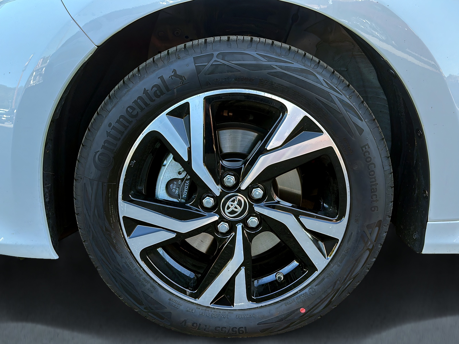 TOYOTA Yaris 1.5 Trend e-CVT-image-13