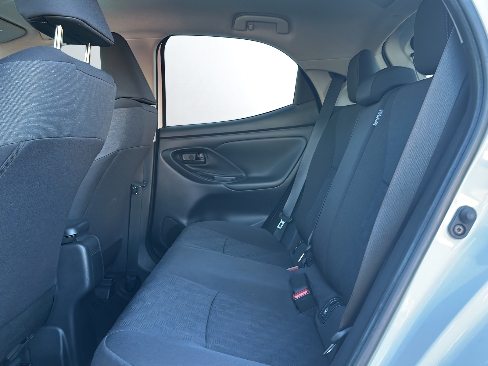 TOYOTA Yaris 1.5 Trend e-CVT-image-9