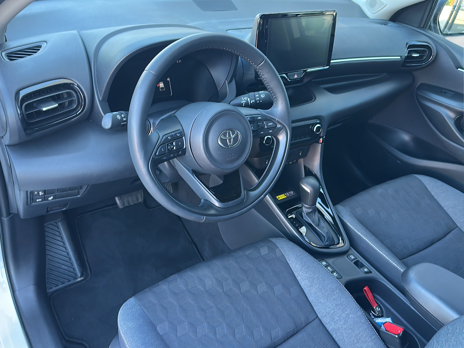 TOYOTA Yaris 1.5 Trend e-CVT-image-4