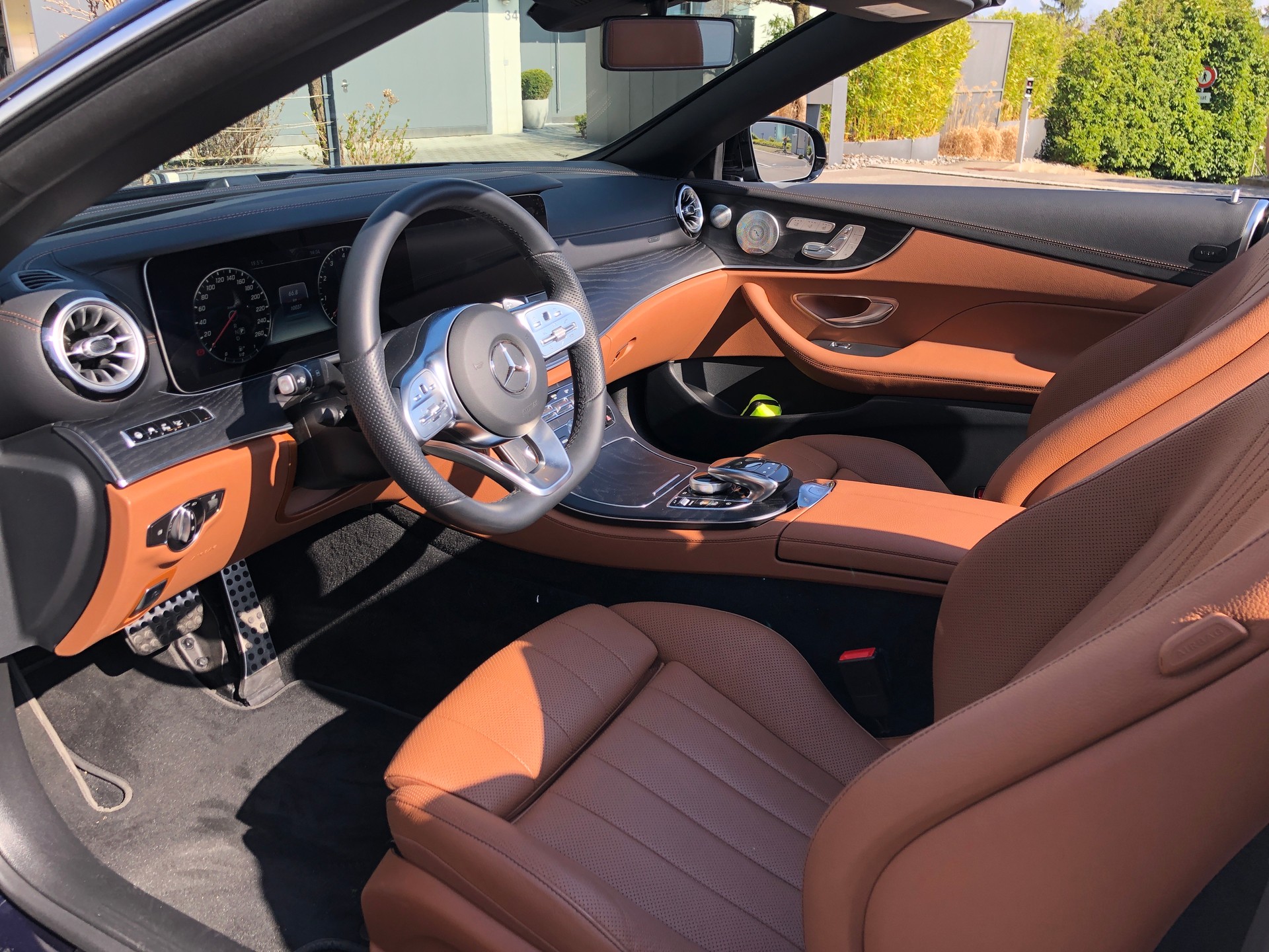 MERCEDES-BENZ E 450 Cabriolet AMG Line 4 Matic 9G-Tronic-image-3