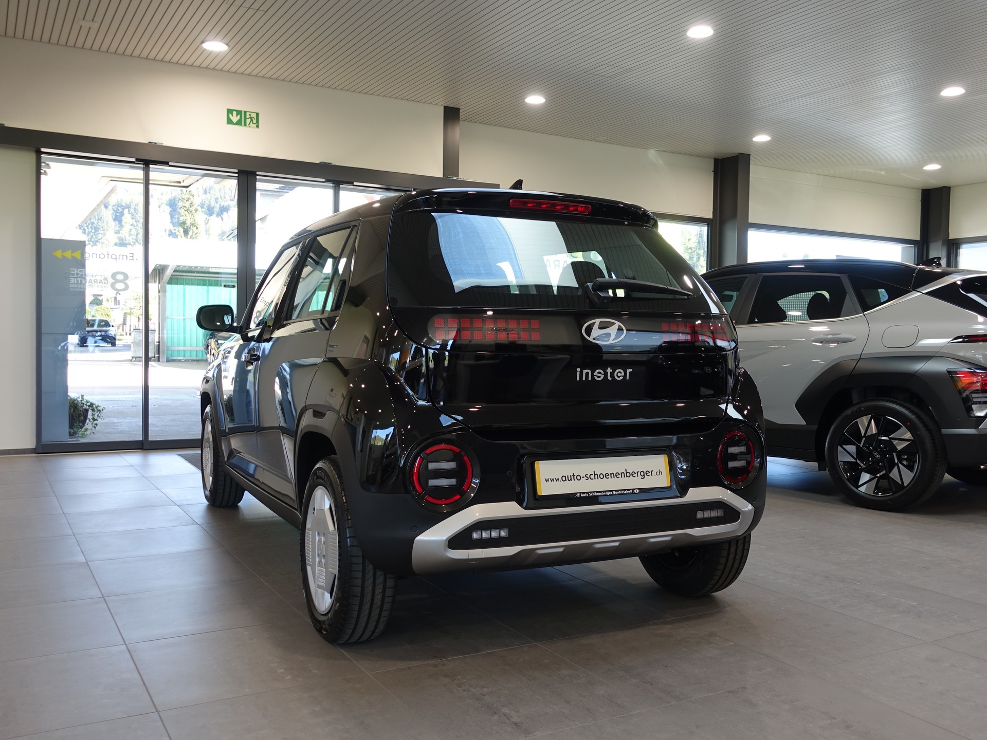 HYUNDAI Inster 49kWh Origo grosser Akku 115PS-showroom-element-3