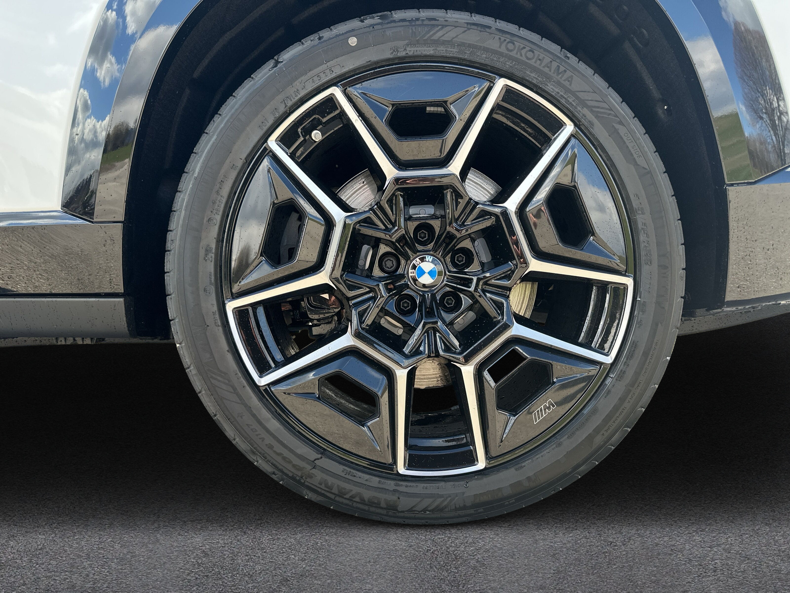 BMW XM xDrive 50e PHEV Steptronic-image-8