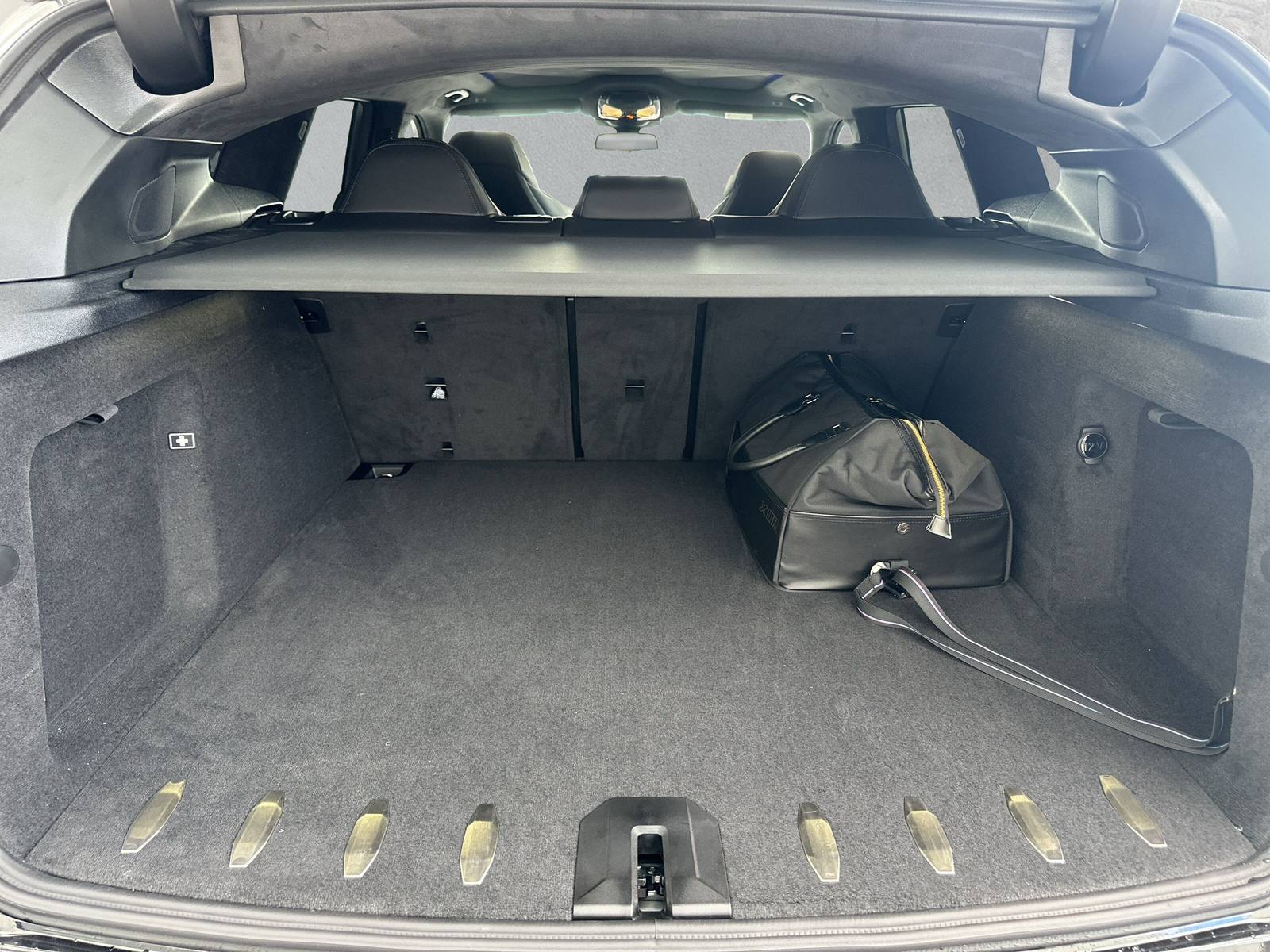 BMW XM xDrive 50e PHEV Steptronic-image-9