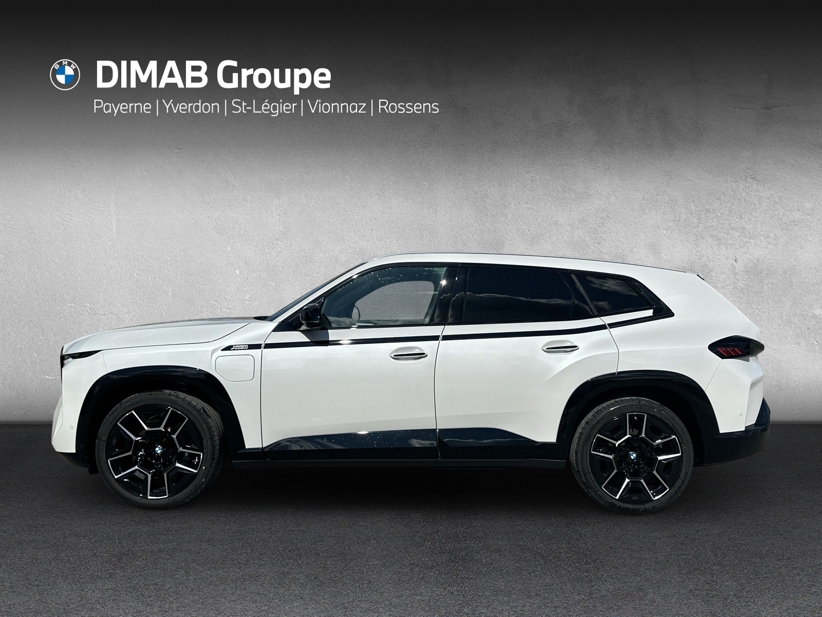 BMW XM xDrive 50e PHEV Steptronic-showroom-element-1