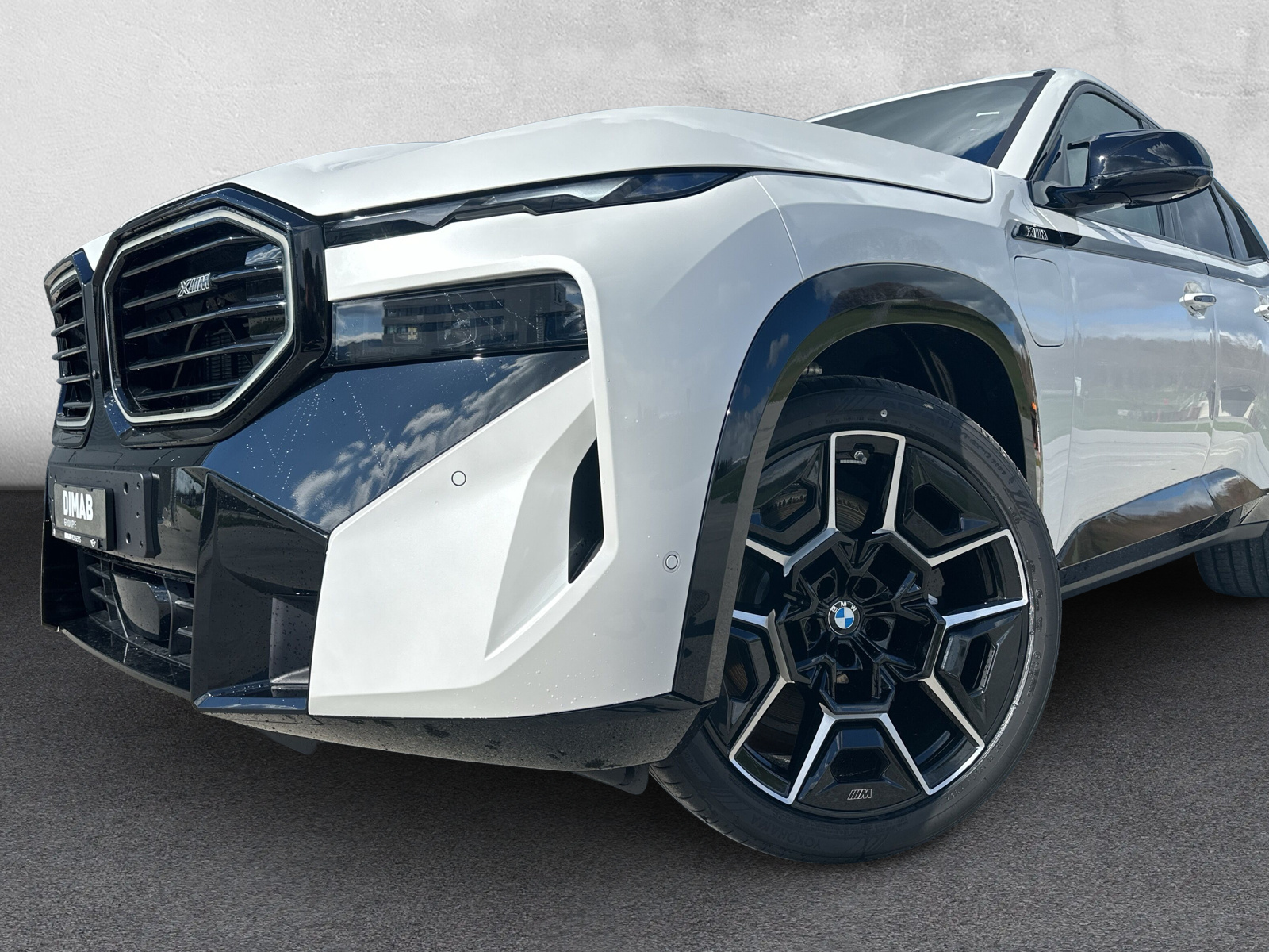 BMW XM xDrive 50e PHEV Steptronic-image-7