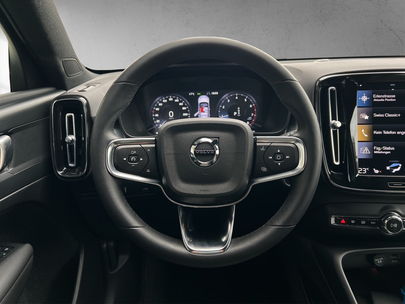 VOLVO XC40 T2 Momentum-image-8