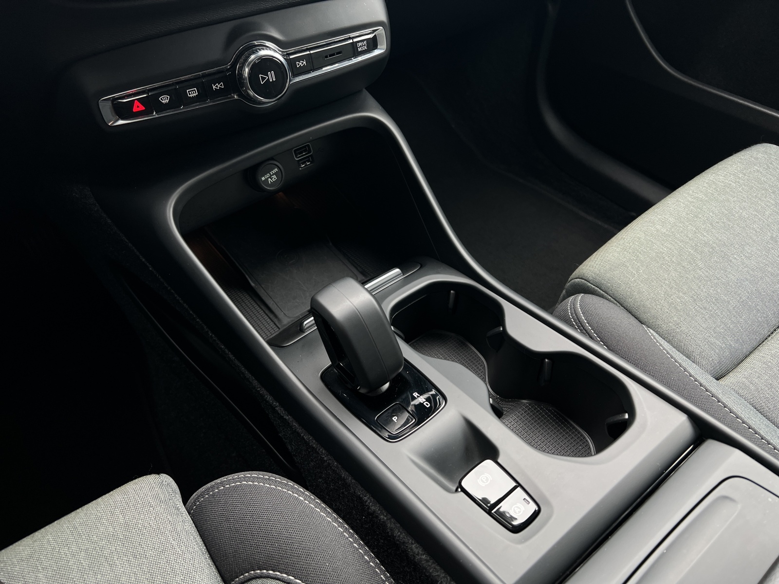 VOLVO XC40 T2 Momentum-image-10