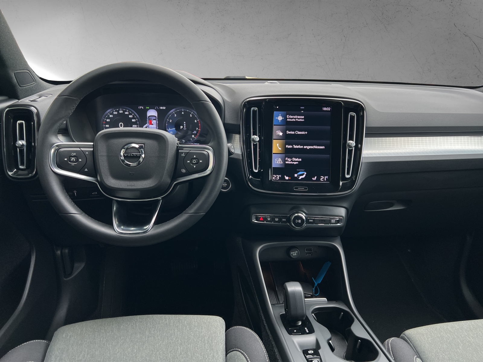 VOLVO XC40 T2 Momentum-image-7