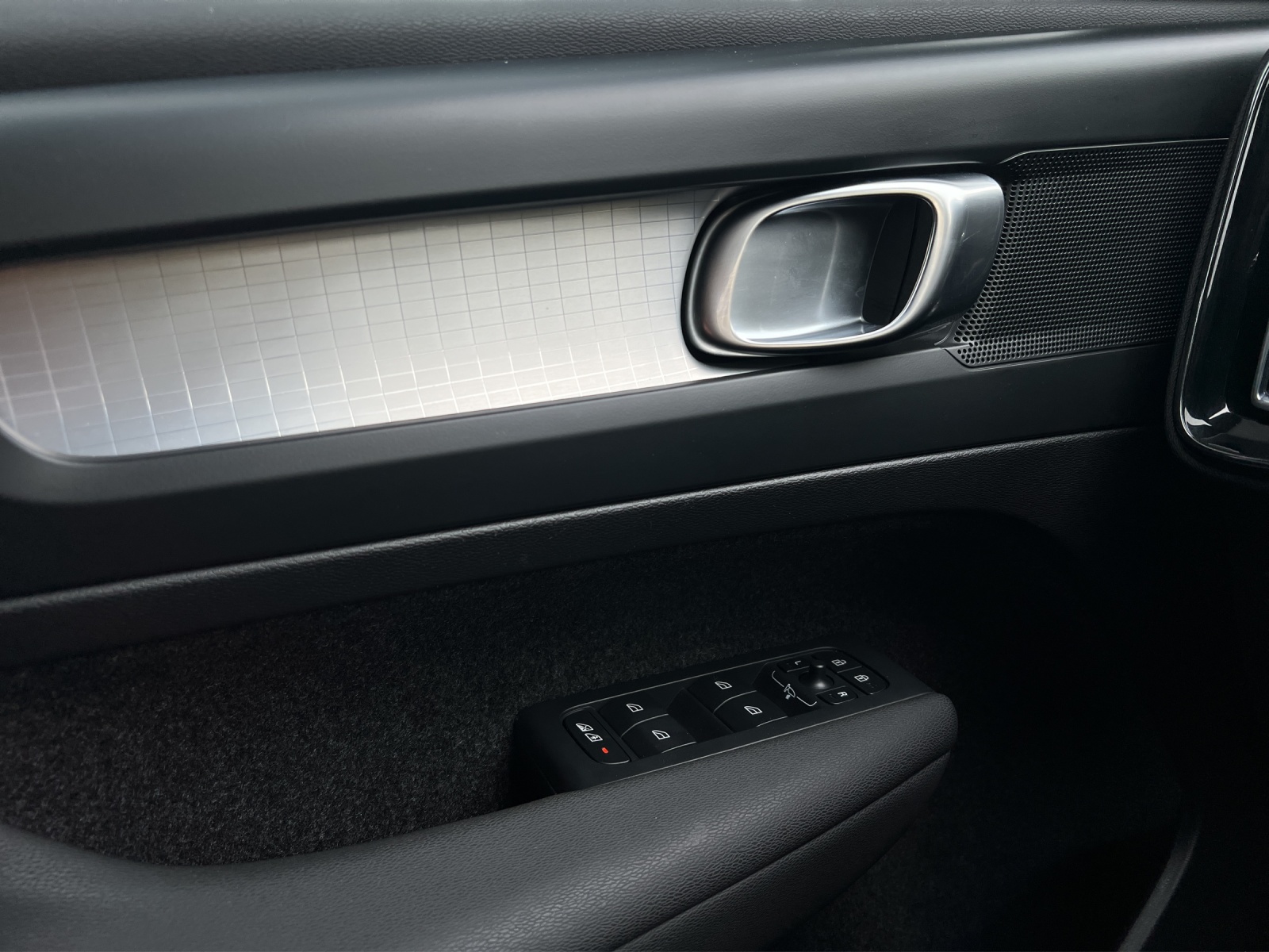 VOLVO XC40 T2 Momentum-image-12