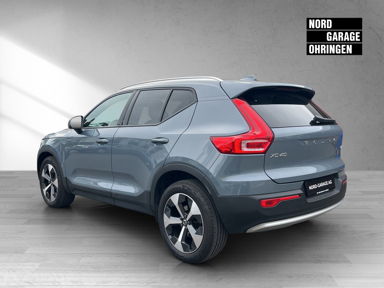 VOLVO XC40 T2 Momentum-showroom-element-2