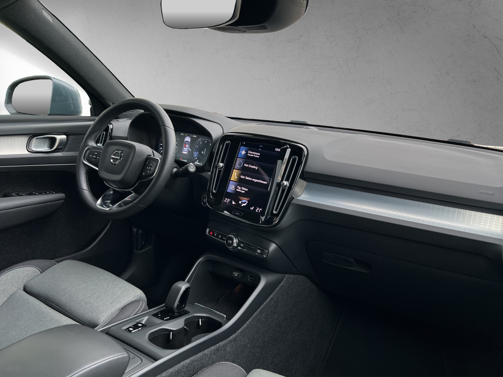 VOLVO XC40 T2 Momentum-image-13