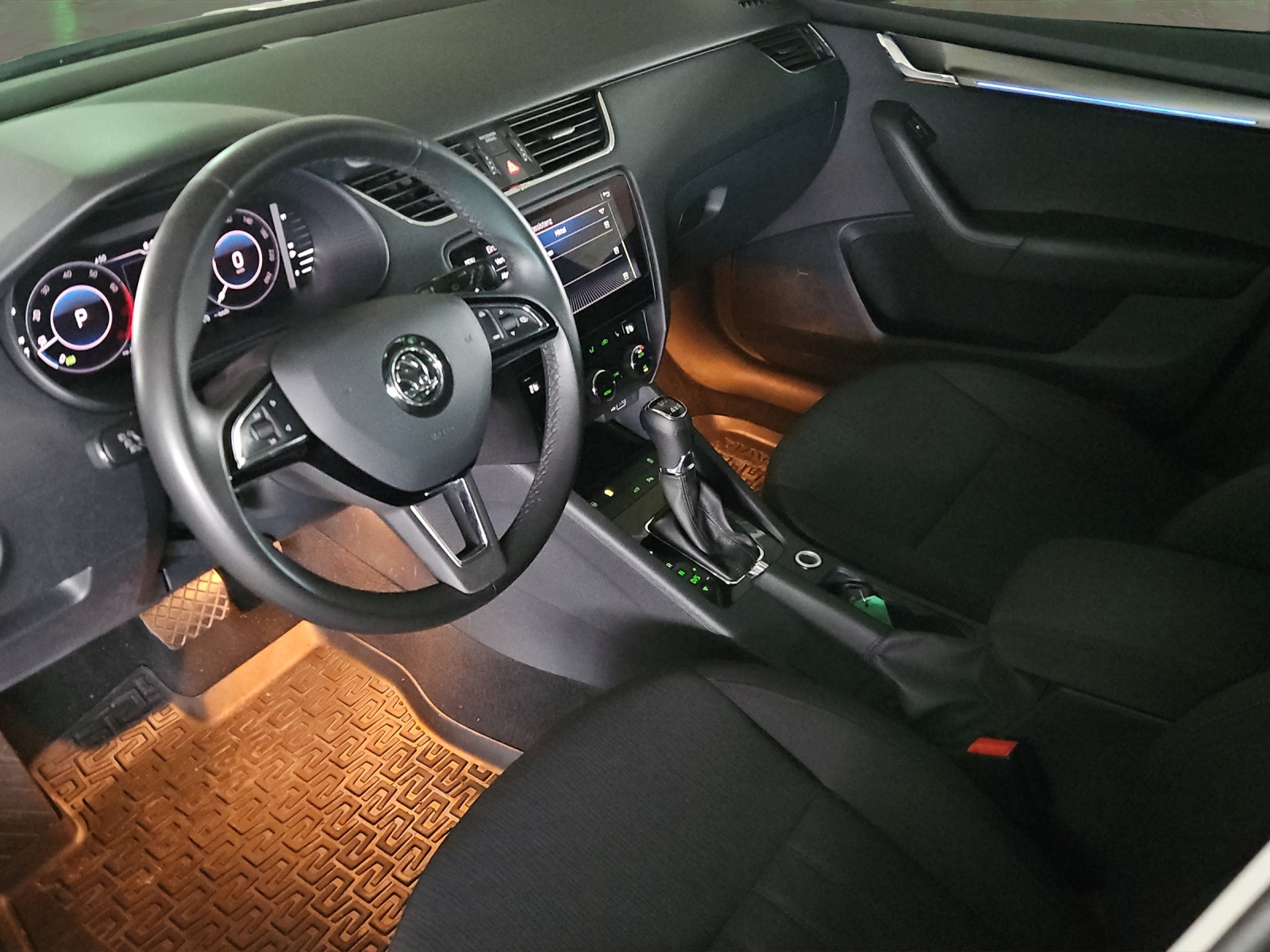 SKODA Octavia Combi 2.0 TSI Style 4x4 DSG-image-6