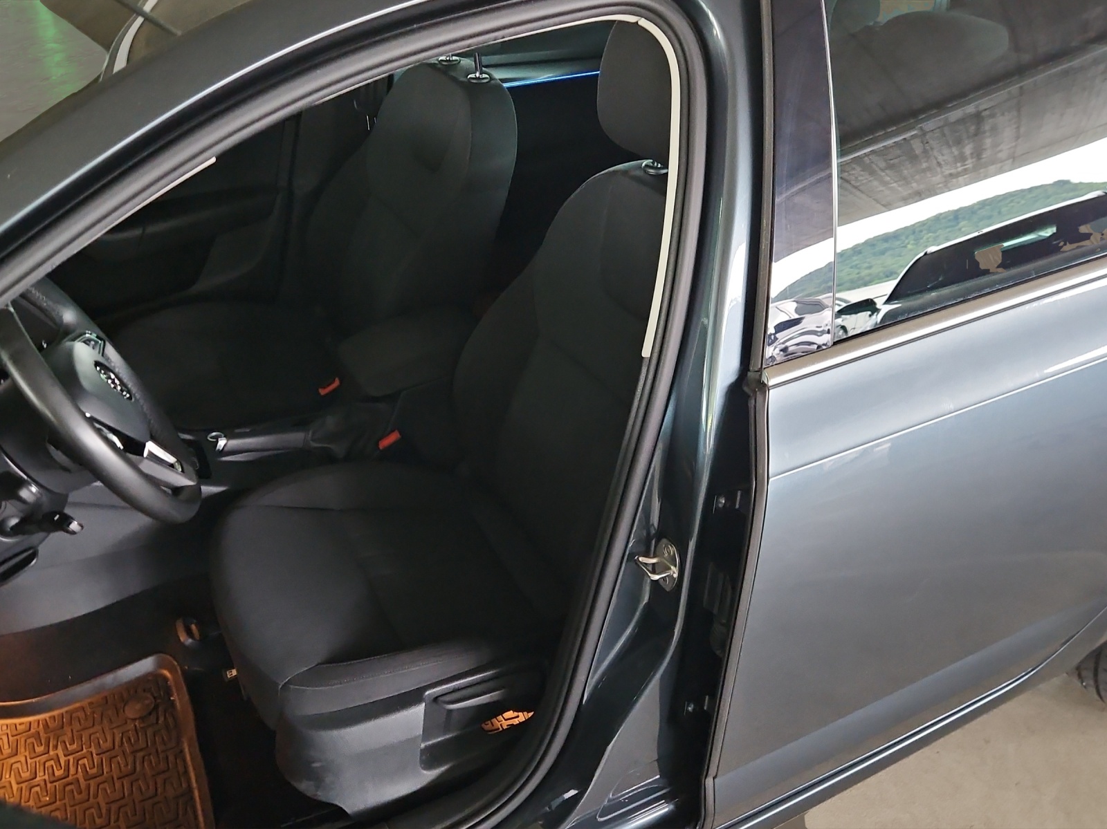 SKODA Octavia Combi 2.0 TSI Style 4x4 DSG-image-8
