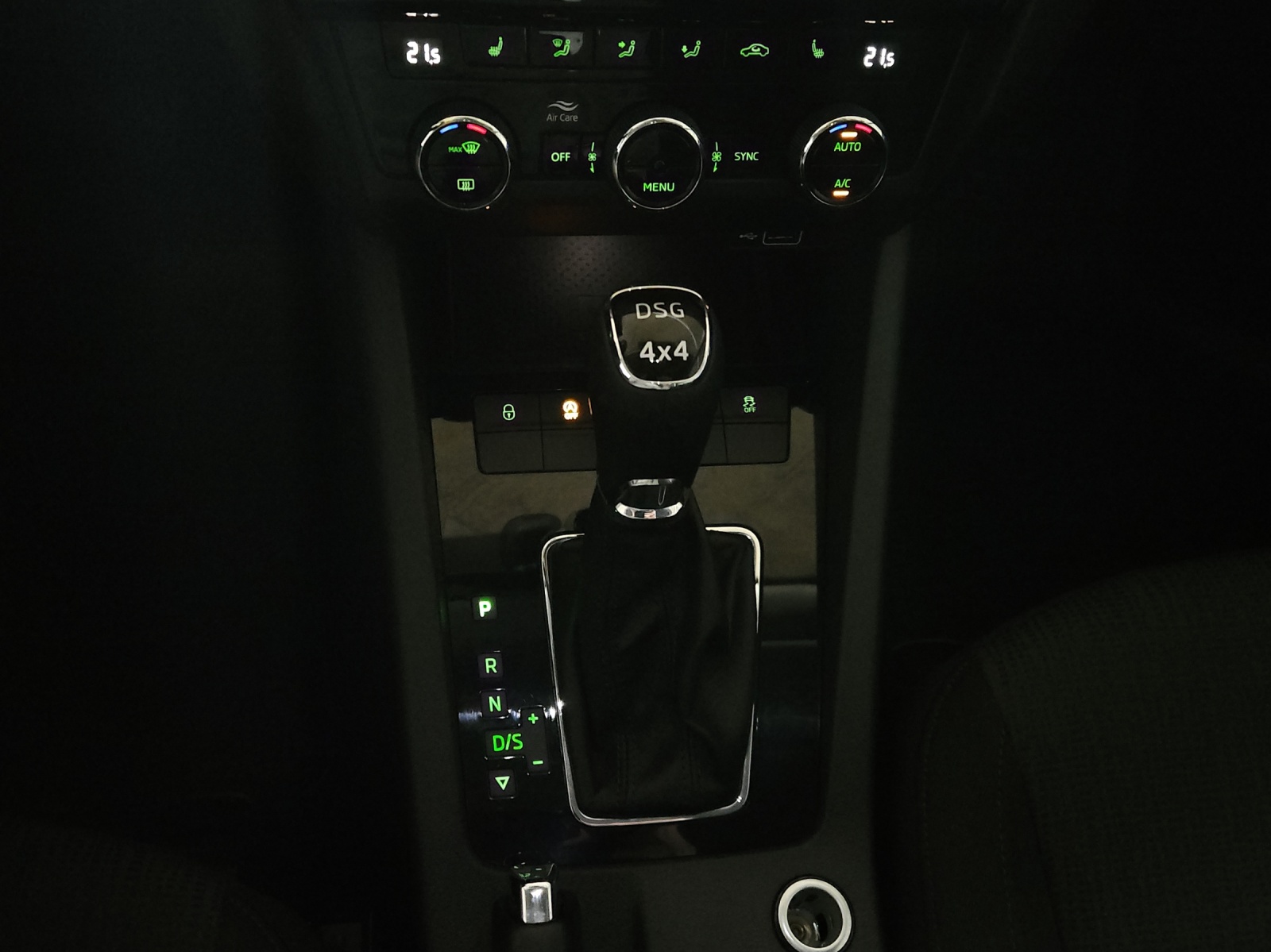 SKODA Octavia Combi 2.0 TSI Style 4x4 DSG-image-20