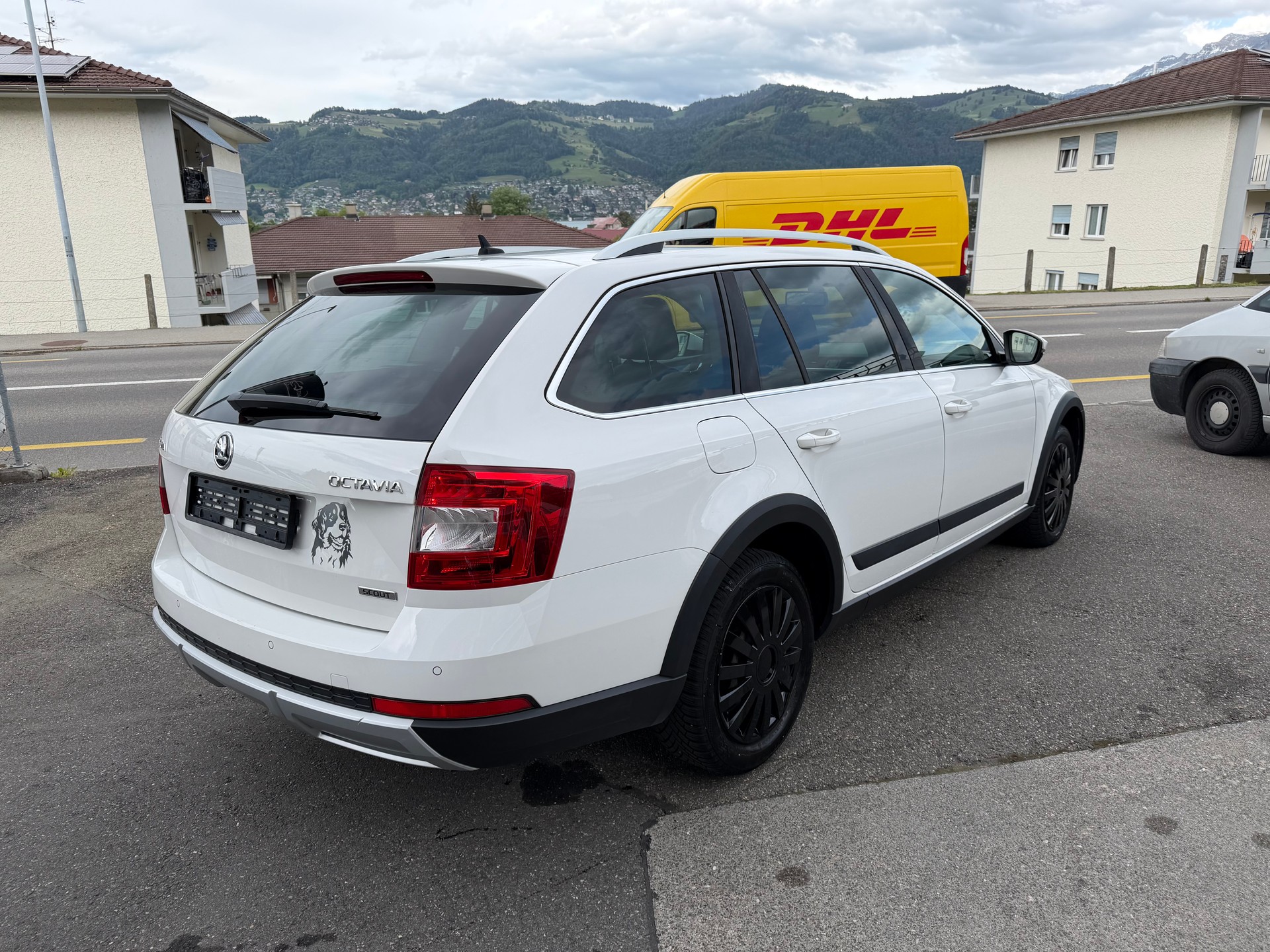 SKODA Octavia Combi 2.0 TDI Scout 4x4-image-2