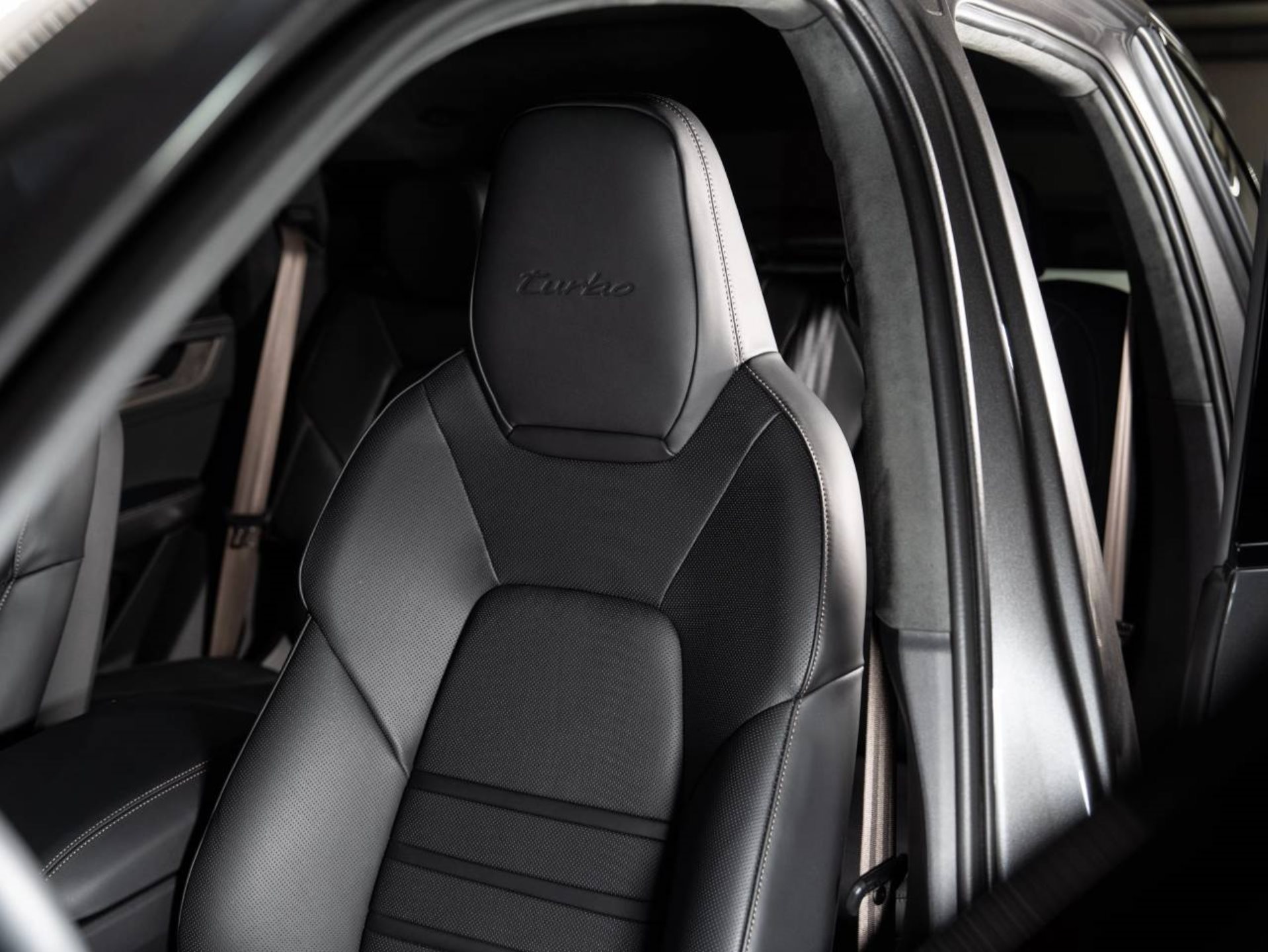 PORSCHE Cayenne Turbo E-Hybrid-image-21